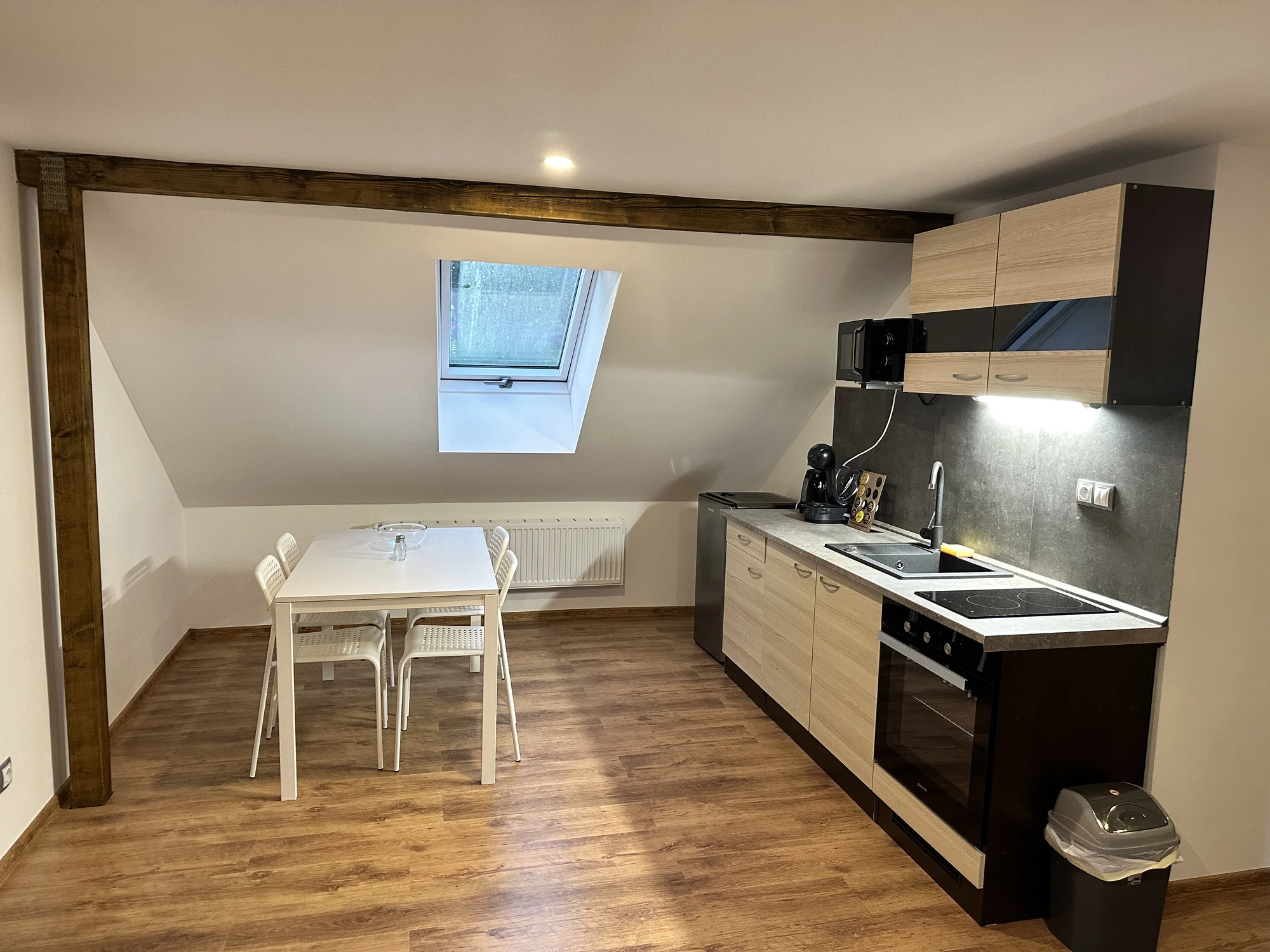 Apartmány u Trutnova pro dva i rodinu: kuchyňka, moderní prostory a možnost wellness