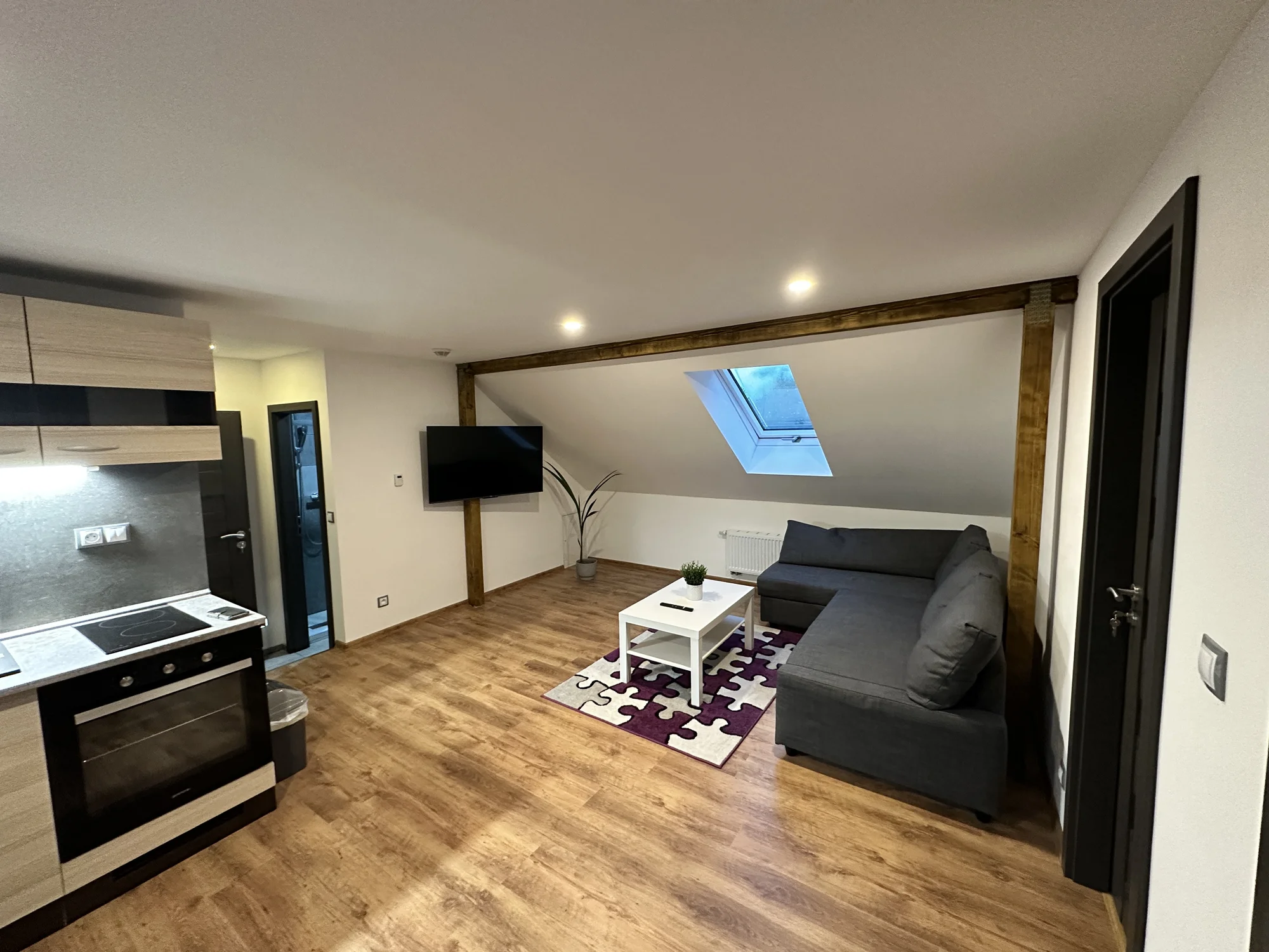 Apartmány u Trutnova pro dva i rodinu: kuchyňka, moderní prostory a možnost wellness