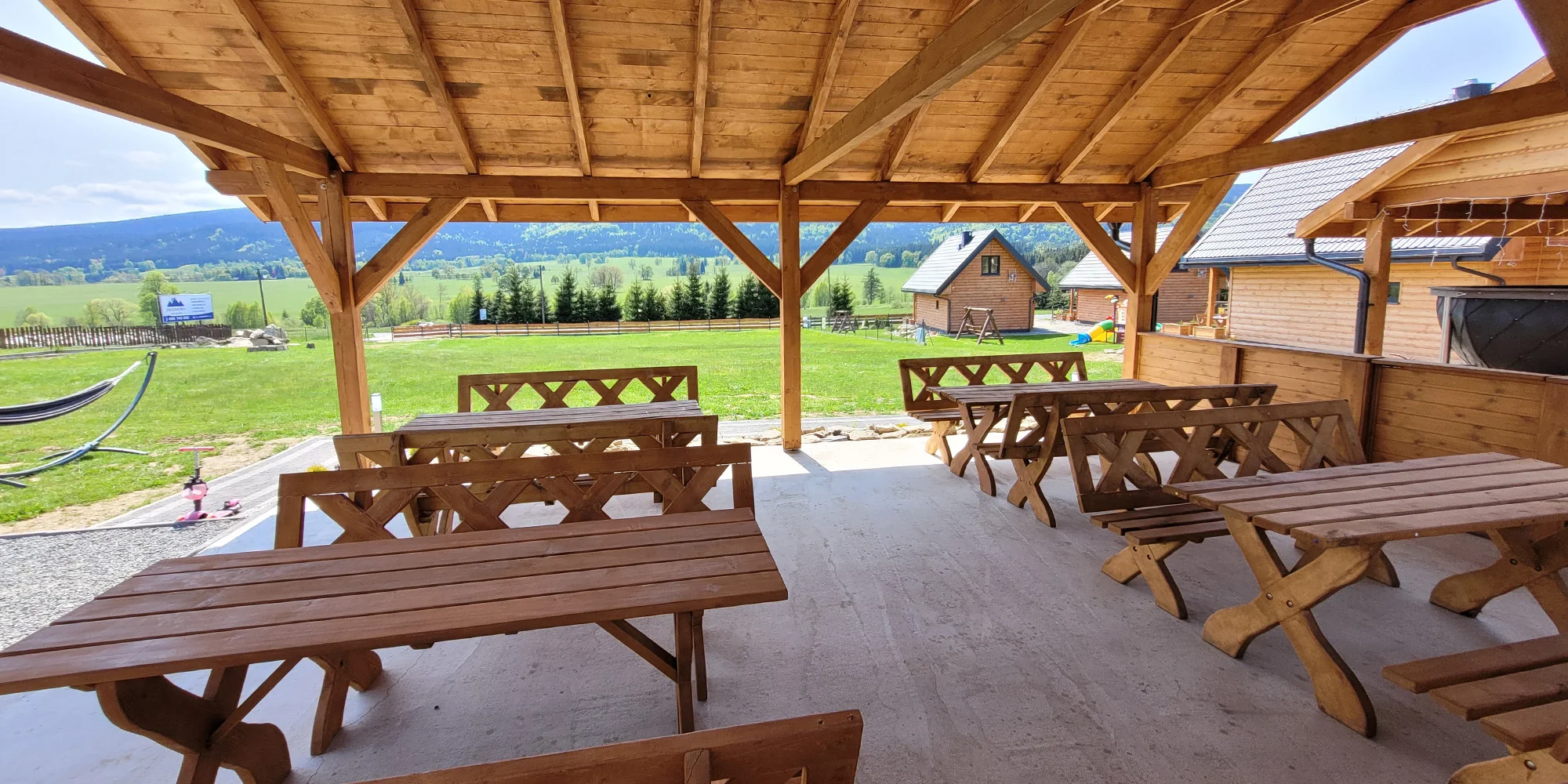 Luxusní chata v Kladské kotlině až pro 8 osob: kuchyňka, gril i sauna