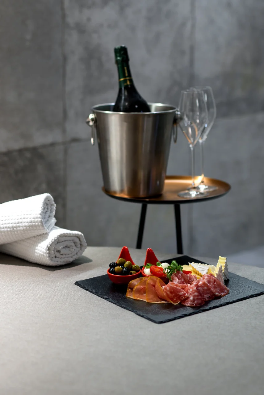 5* luxus pro 2 osoby: privátní spa se saunou a vířivkou i skvělé jídlo