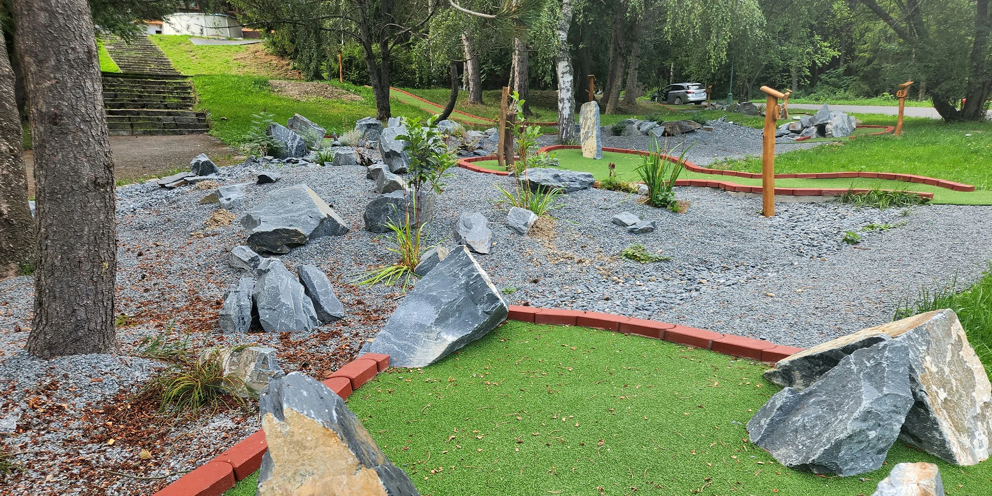 Vstup na 18jamkový adventure minigolf pro děti, dospělé i celou rodinu