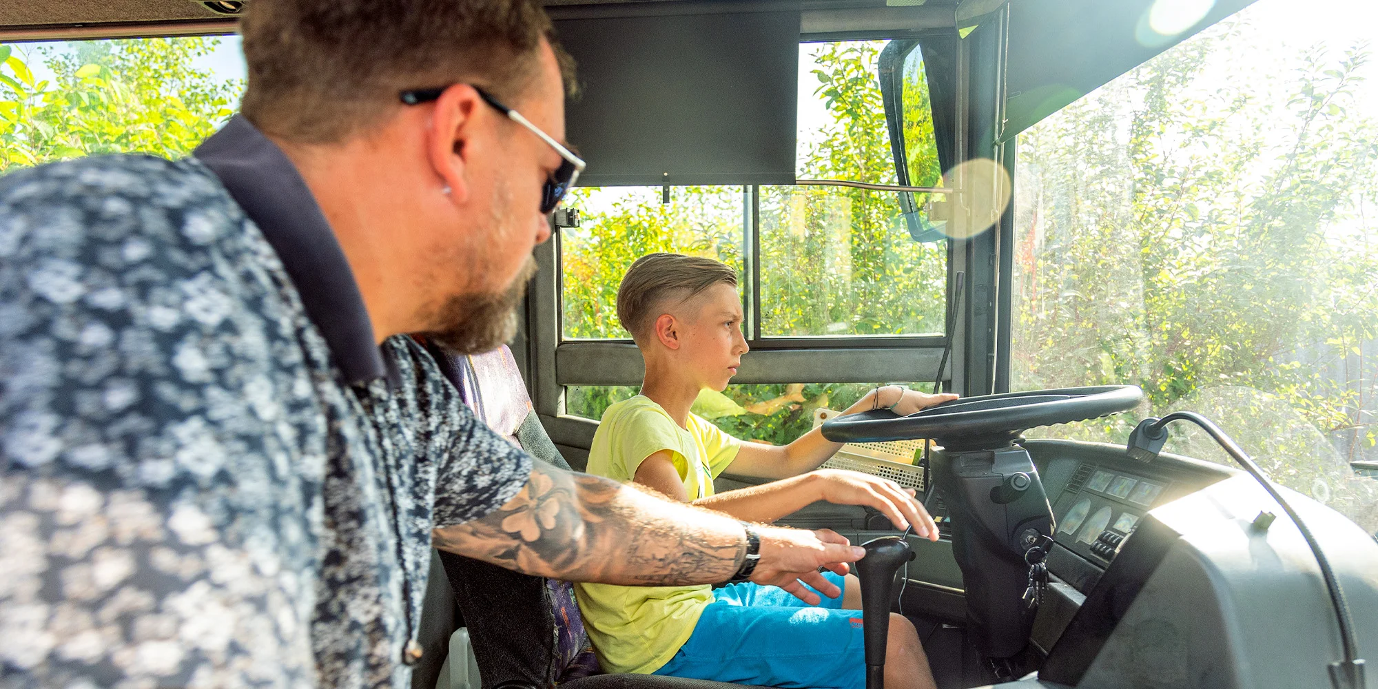 Zážitkové jízdy pro děti: autobus i osobní a nákladní auto