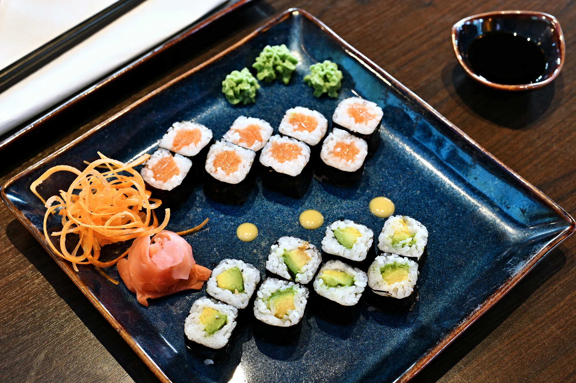 Pestré sety 16–56 sushi rolek v Malešicích: okurka, avokádo, losos i krab či krevety
