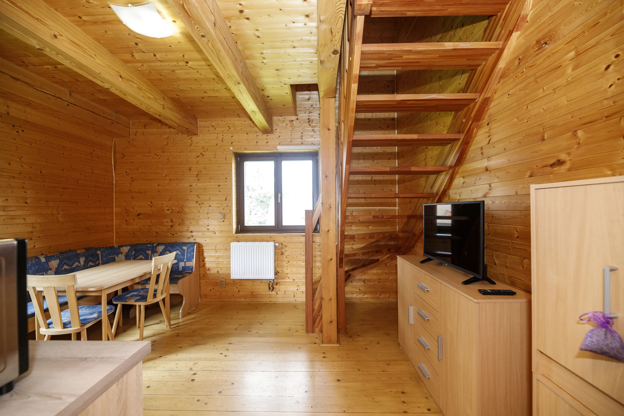 Pohoda uprostřed Jeseníků: vybavený apartmán v roubence