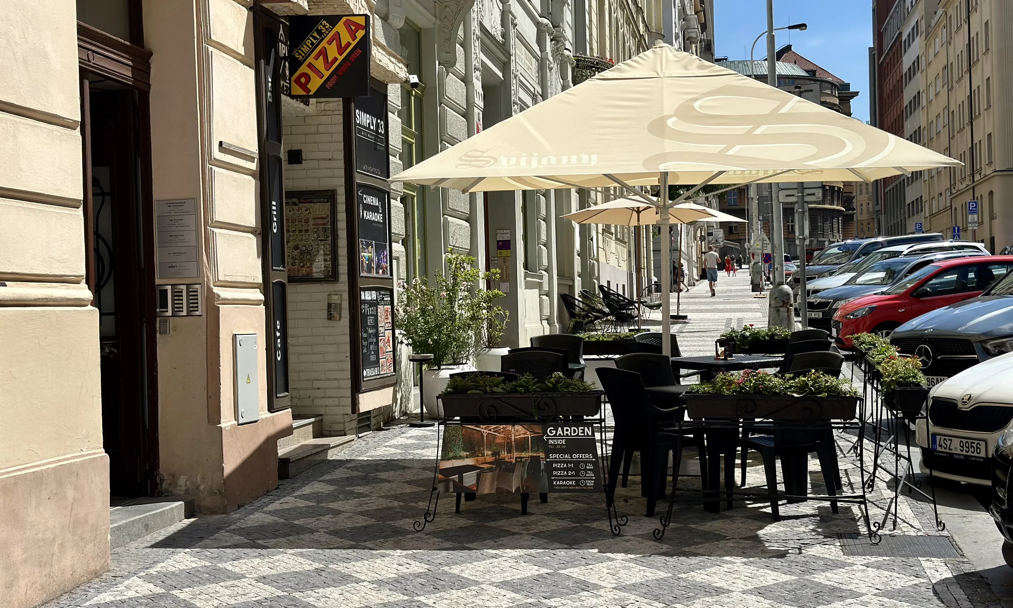 1–2 pizzy o průměru 33 cm či Calzone dle výběru a 10% sleva na nápoje