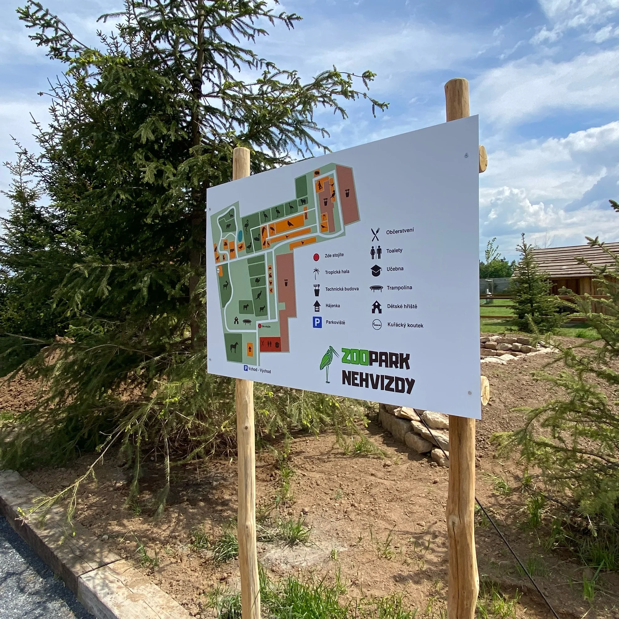 Celodenní vstupné do kontaktního Zooparku Nehvizdy pro dospělé s dětmi