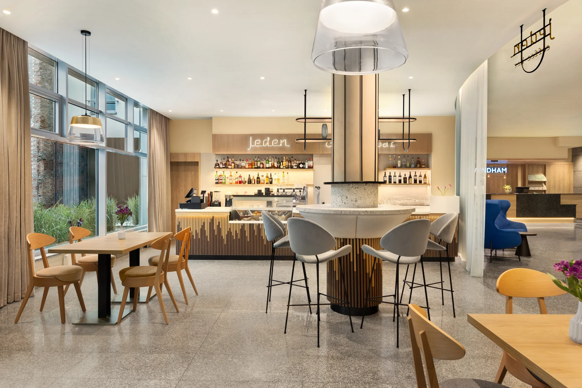 Moderní hotel v srdci Starého Města ve Wrocławi: pobyt se snídaní a welcome drinkem
