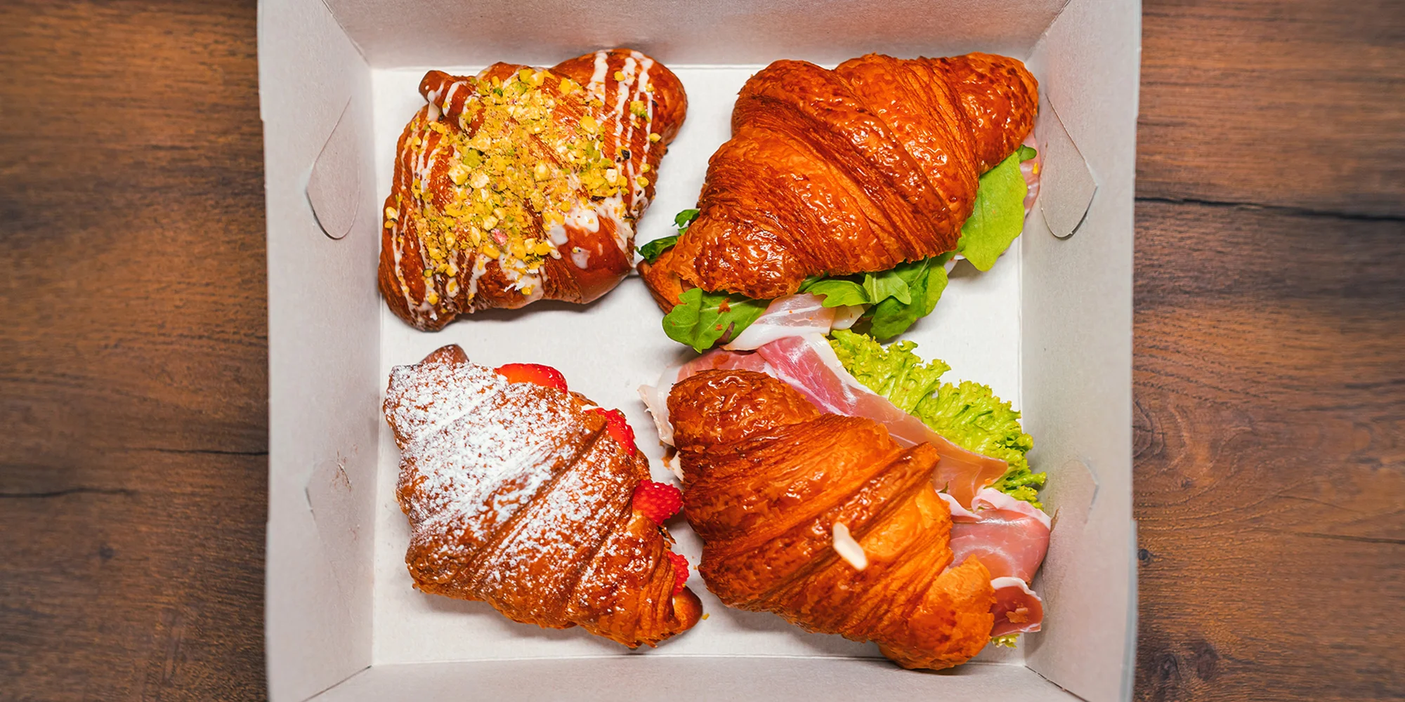 Dobrota ve francouzském stylu: croissant a káva podle výběru pro dva