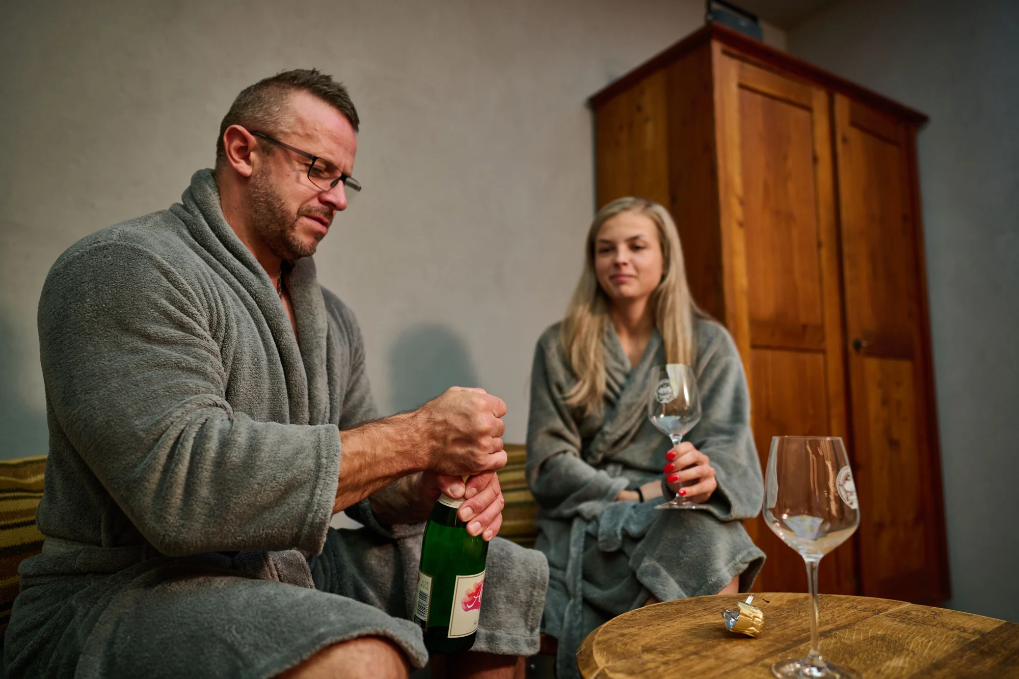 90minutový relax pro 2-4 osoby: privátní pivní lázeň, prohřívací kabina i občerstvení, pivní sůl a pěna jako dárek