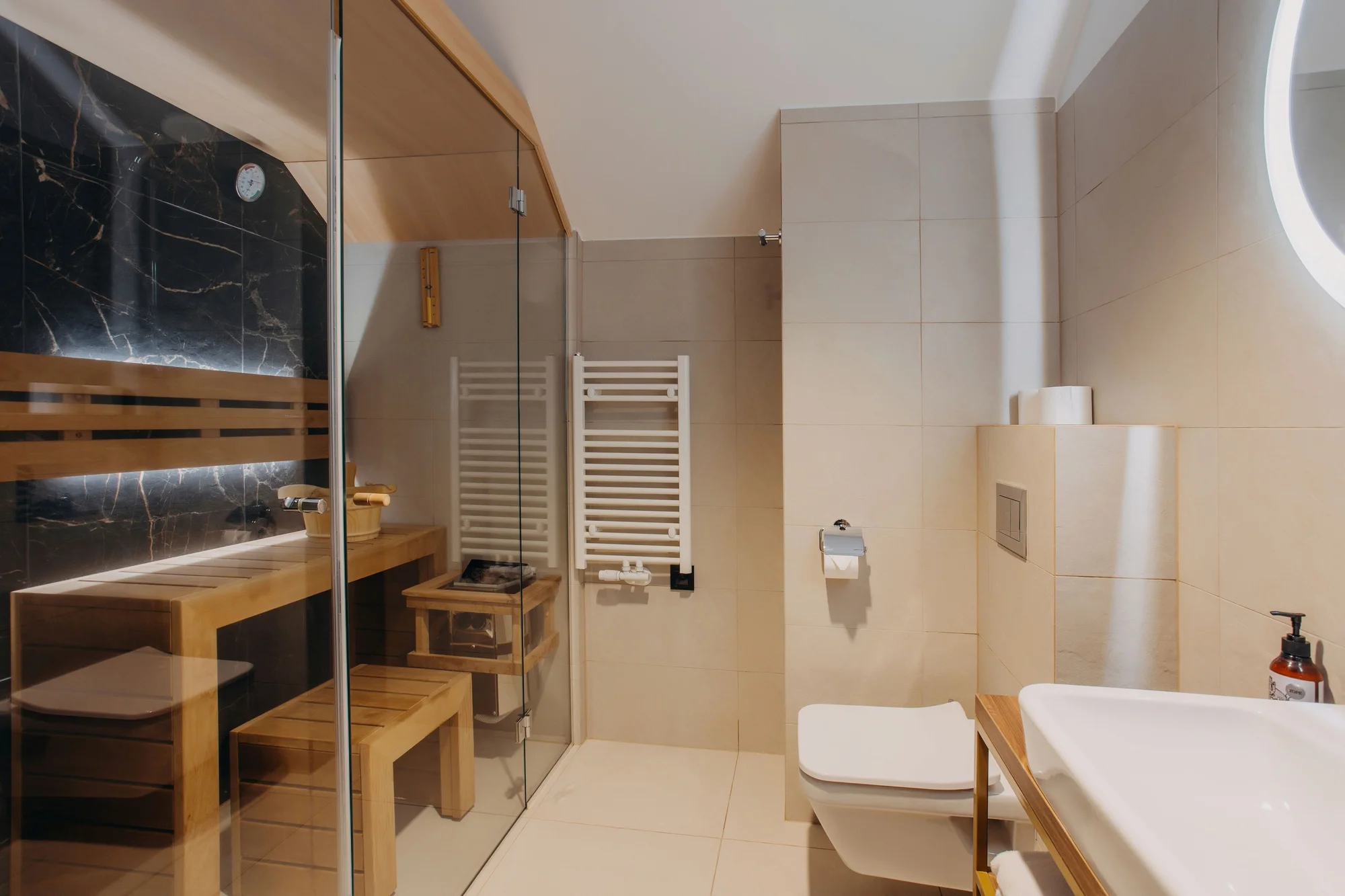 Świeradów-Zdrój: krásné apartmány, moderní wellness a snídaně nebo polopenze