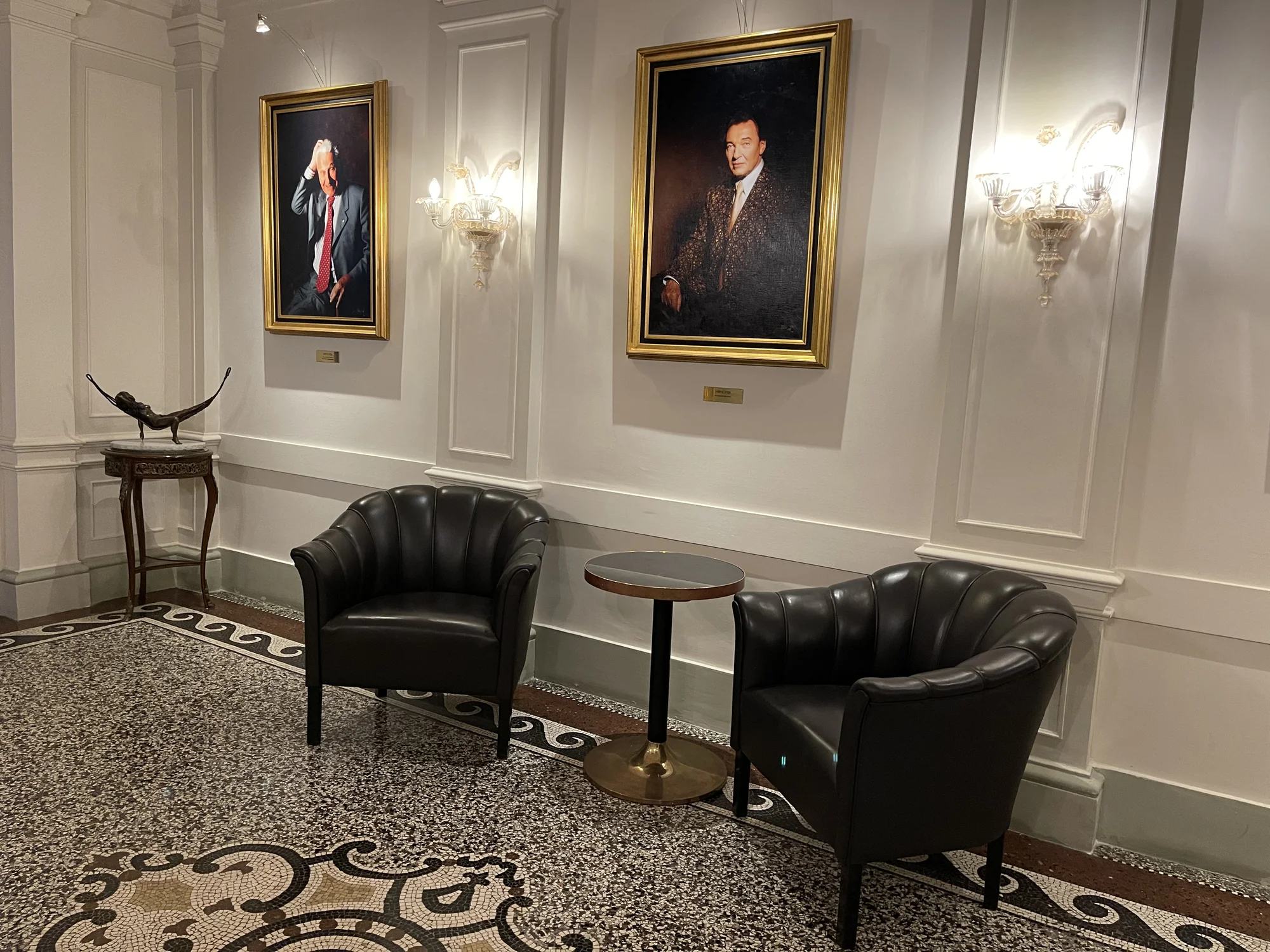 Luxusní 5* odpočinek v centru Prahy: historický hotel se snídaněmi i wellness