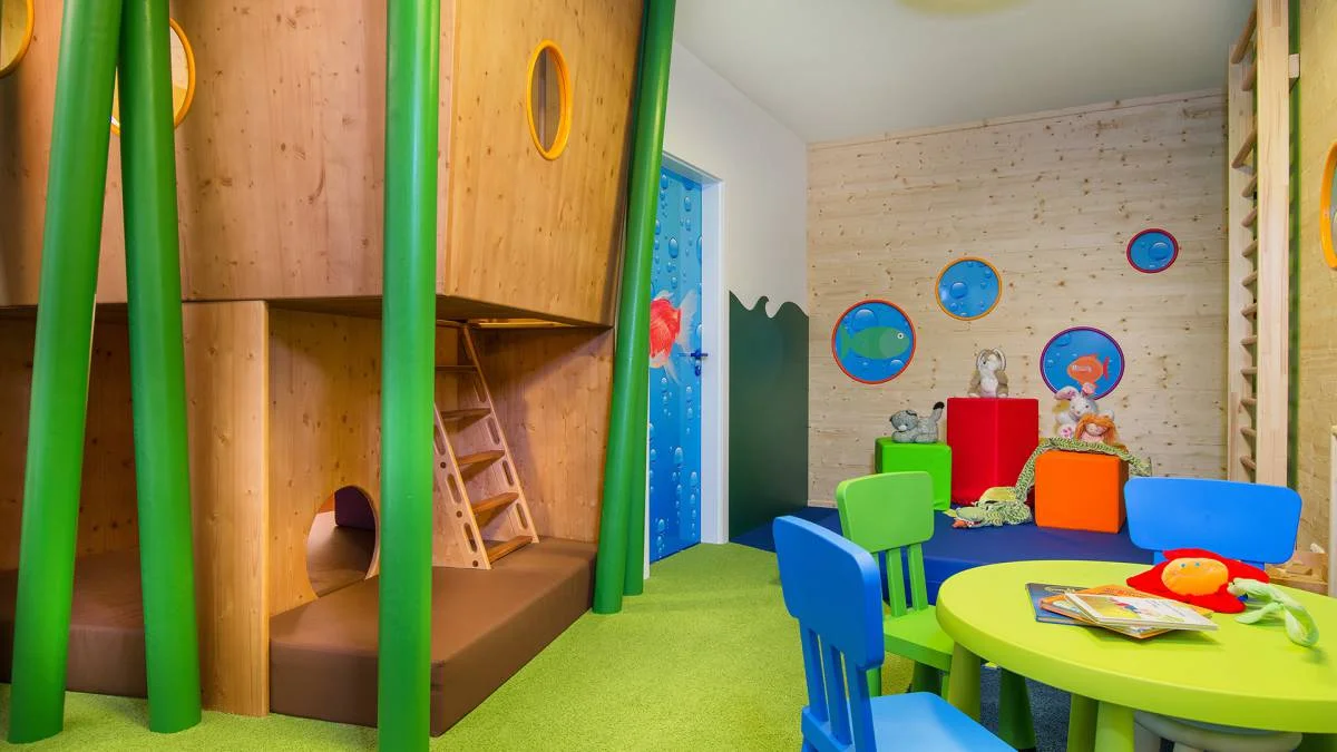 Pobyt v rakouských Alpách: hotelové pokoje i apartmány u jezera Grundlsee, wellness a snídaně