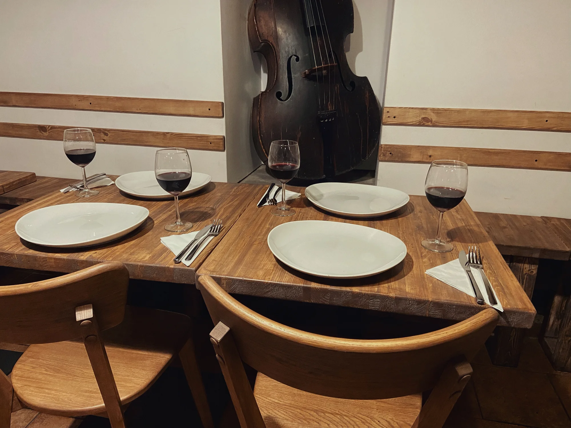 Otevřené vouchery do restaurace u náplavky na jídlo i nápoje: 300-1200 Kč