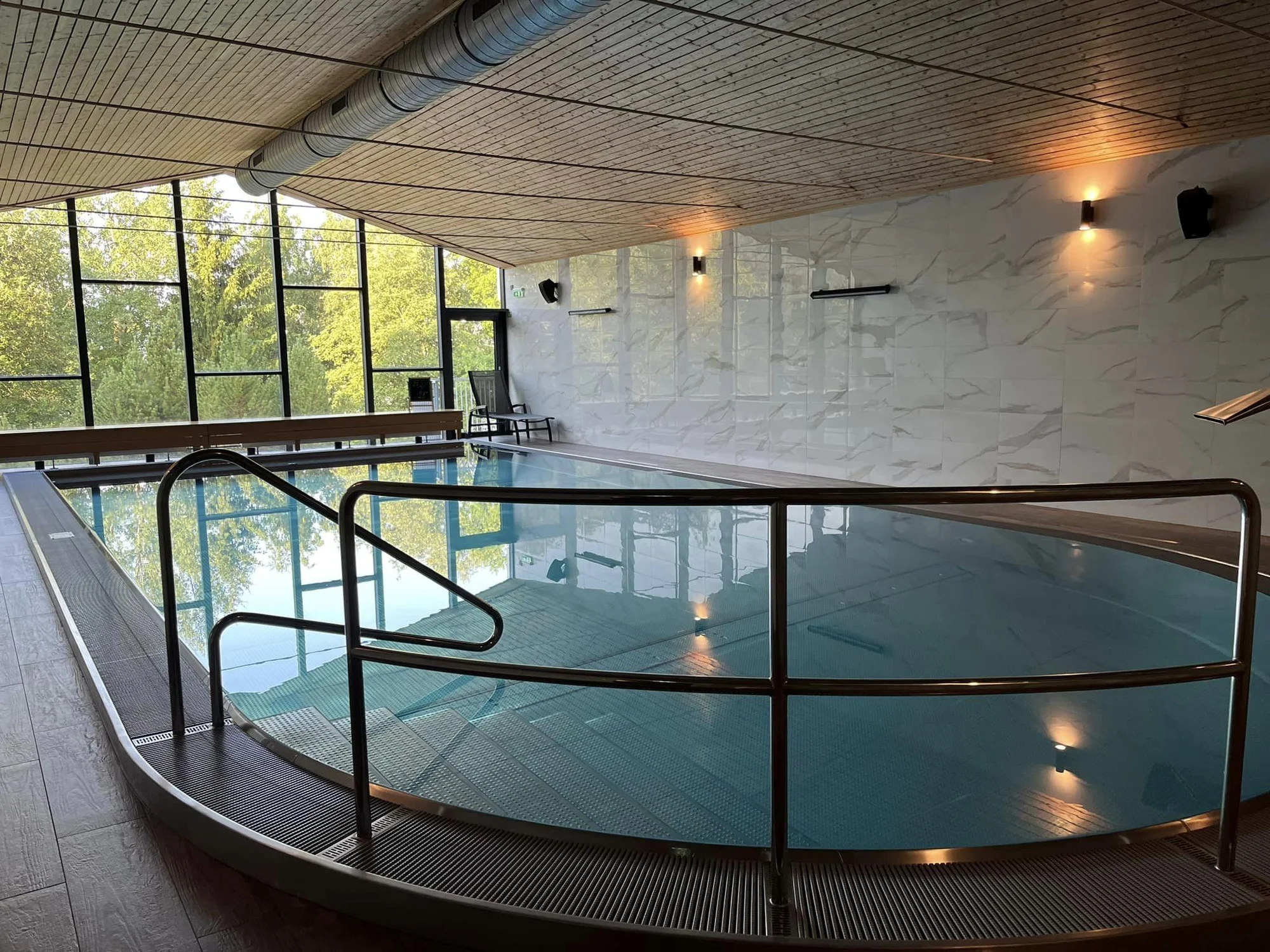 Aktivní dovolená v Krkonoších: polopenze, wellness, bazén i lanovky zdarma