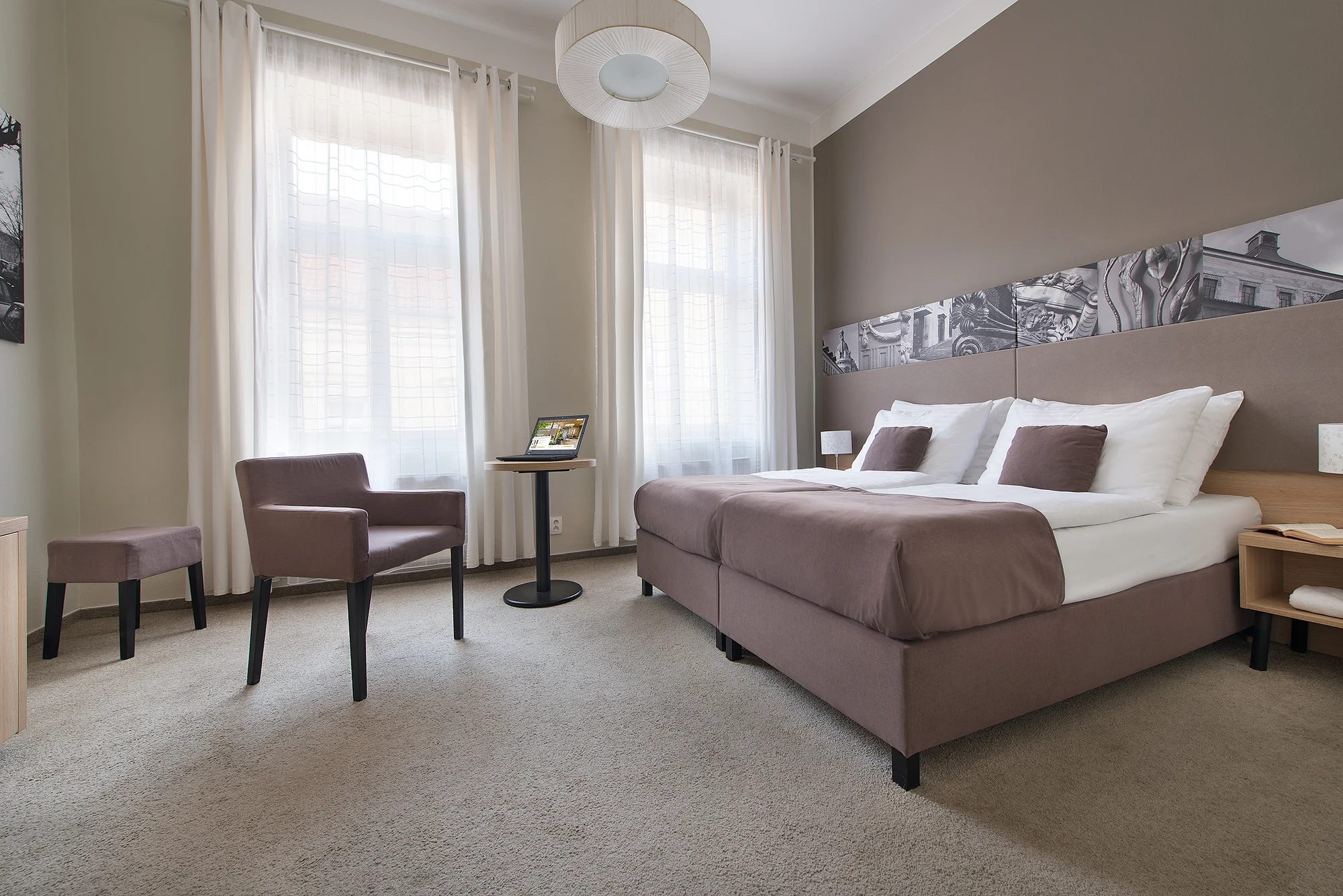 Elegantní hotel na Žižkově, bohaté snídaně a top místa Prahy na dosah