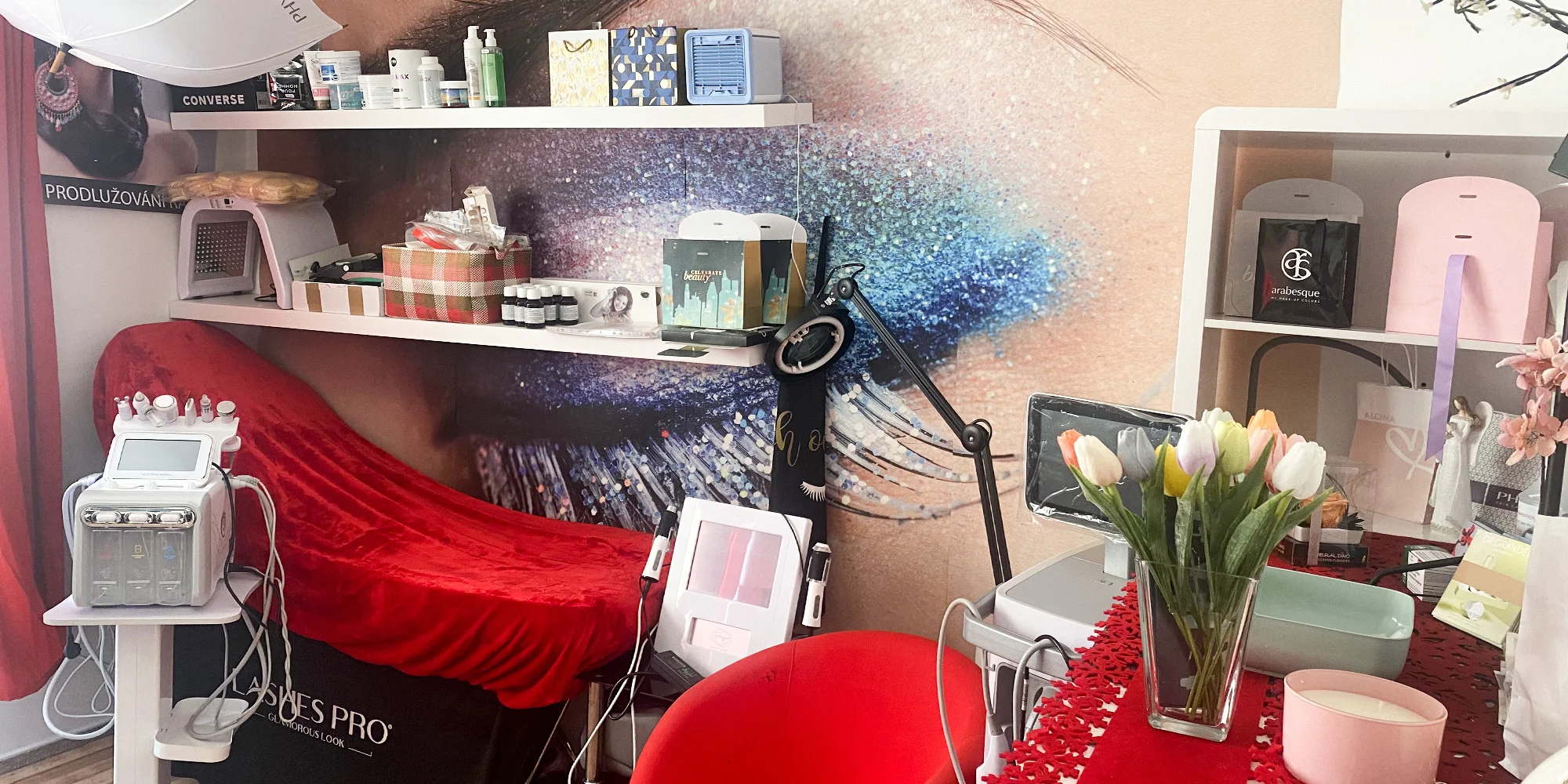 Konec dennímu líčení: permanentní make-up očních linek nebo rtů