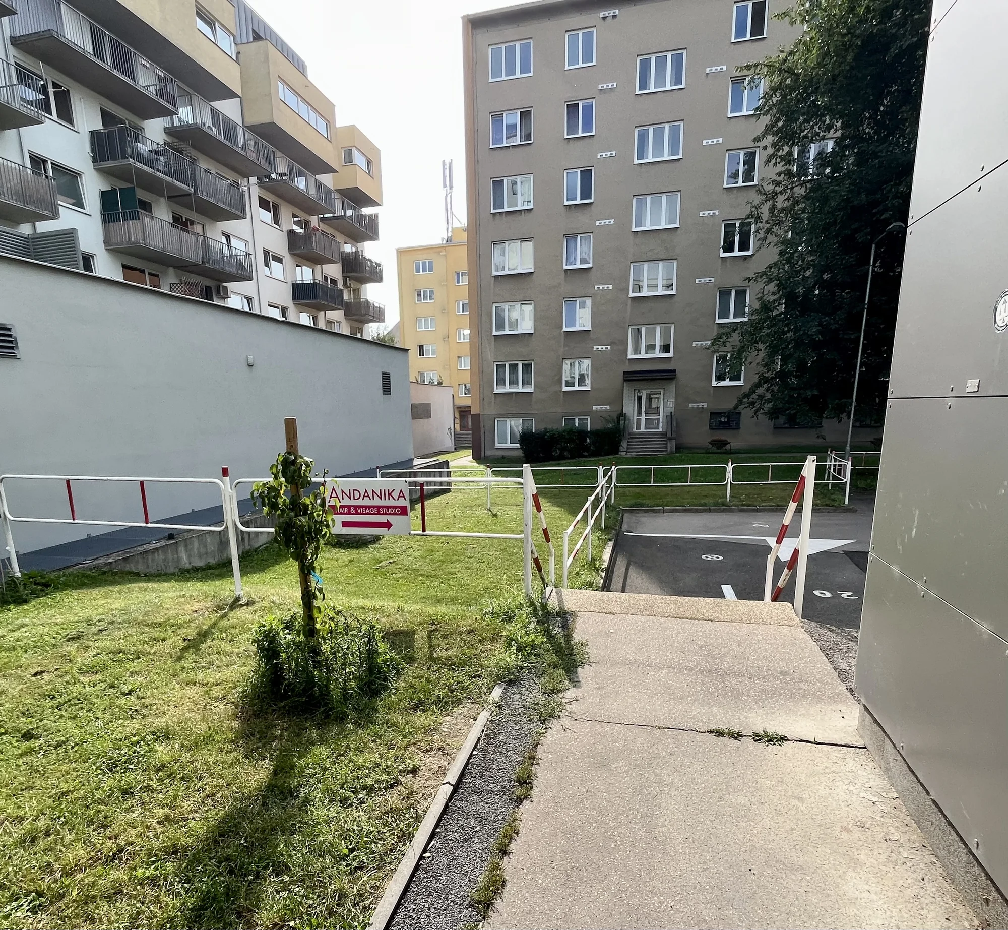 Kompletní dámský střih, masáž hlavy i sleva na barvu pro všechny délky vlasů