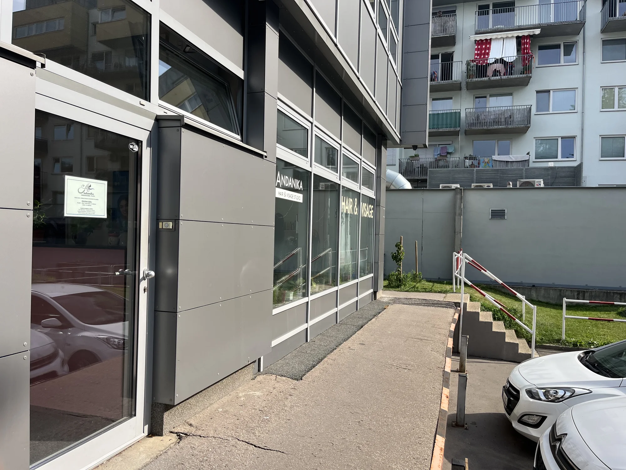Kompletní dámský střih, masáž hlavy i sleva na barvu pro všechny délky vlasů