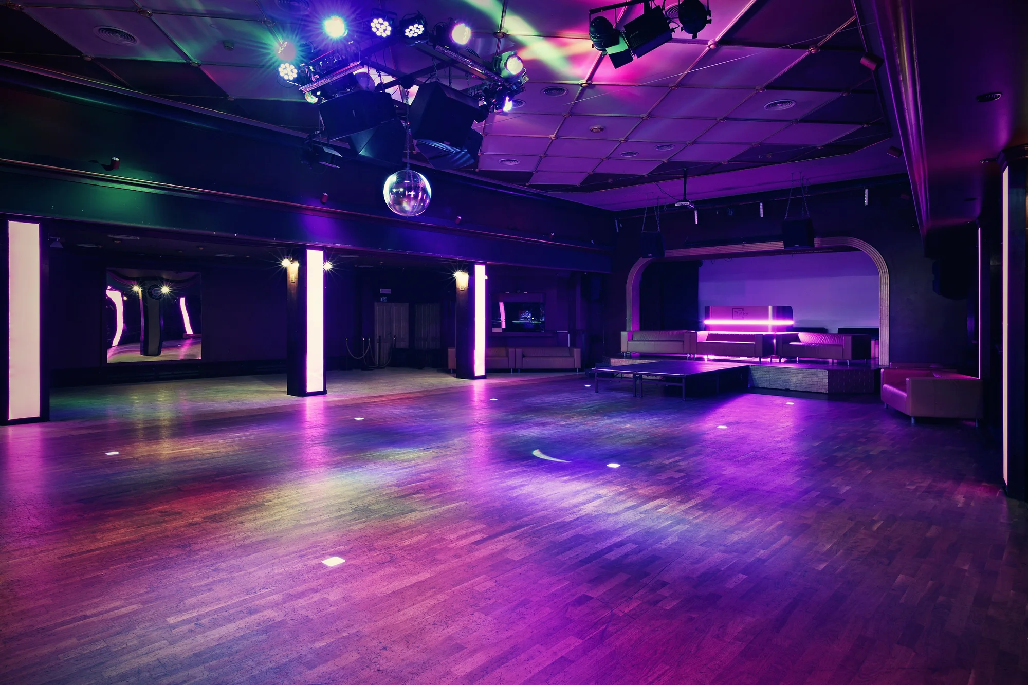 Roller Rink Prague: první americké bruslení v ČR, vstup s půjčením bruslí i popcornem a nápojem