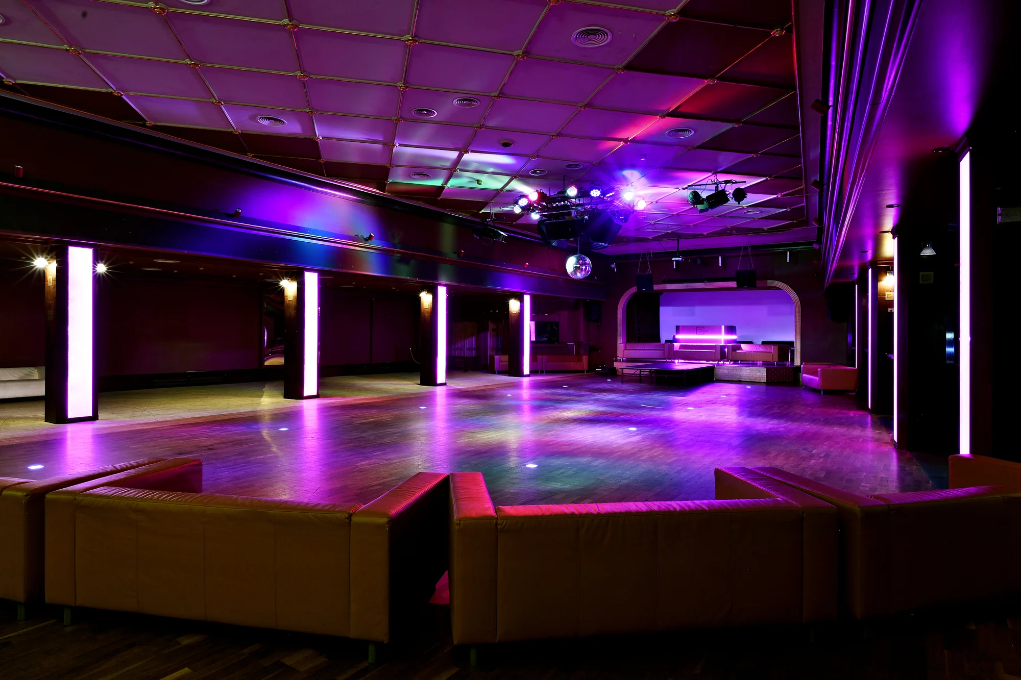 Roller Rink Prague: první americké bruslení v ČR, vstup s půjčením bruslí i popcornem a nápojem