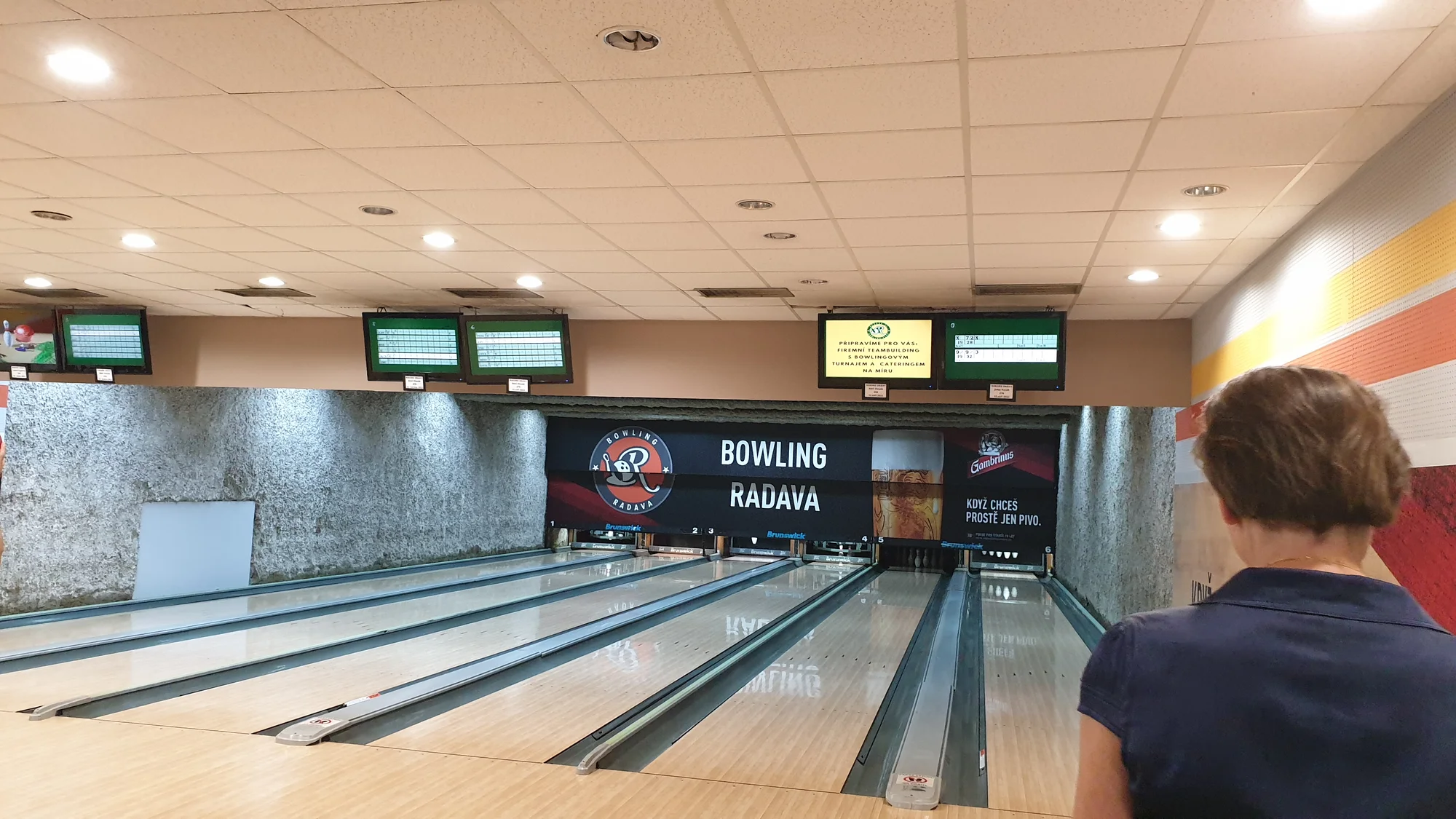 Hoďte to tam: hodina bowlingu s přáteli a 4 piva nebo točené limonády