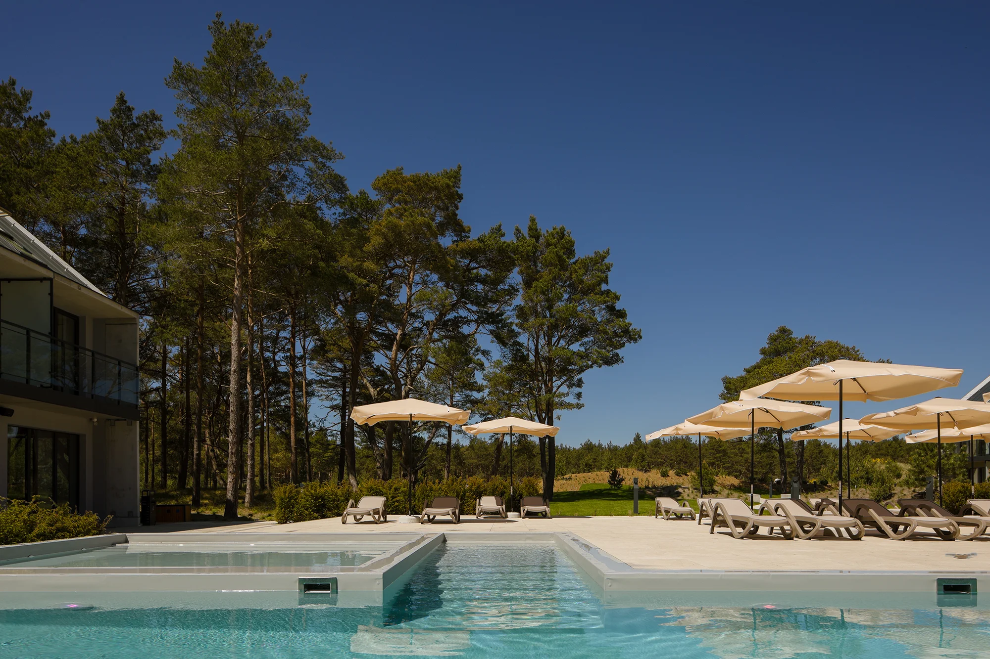 Pobyt v novém rodinném hotelu u Baltu jen 5 min. od pláže: snídaně či polopenze, neomezený wellness