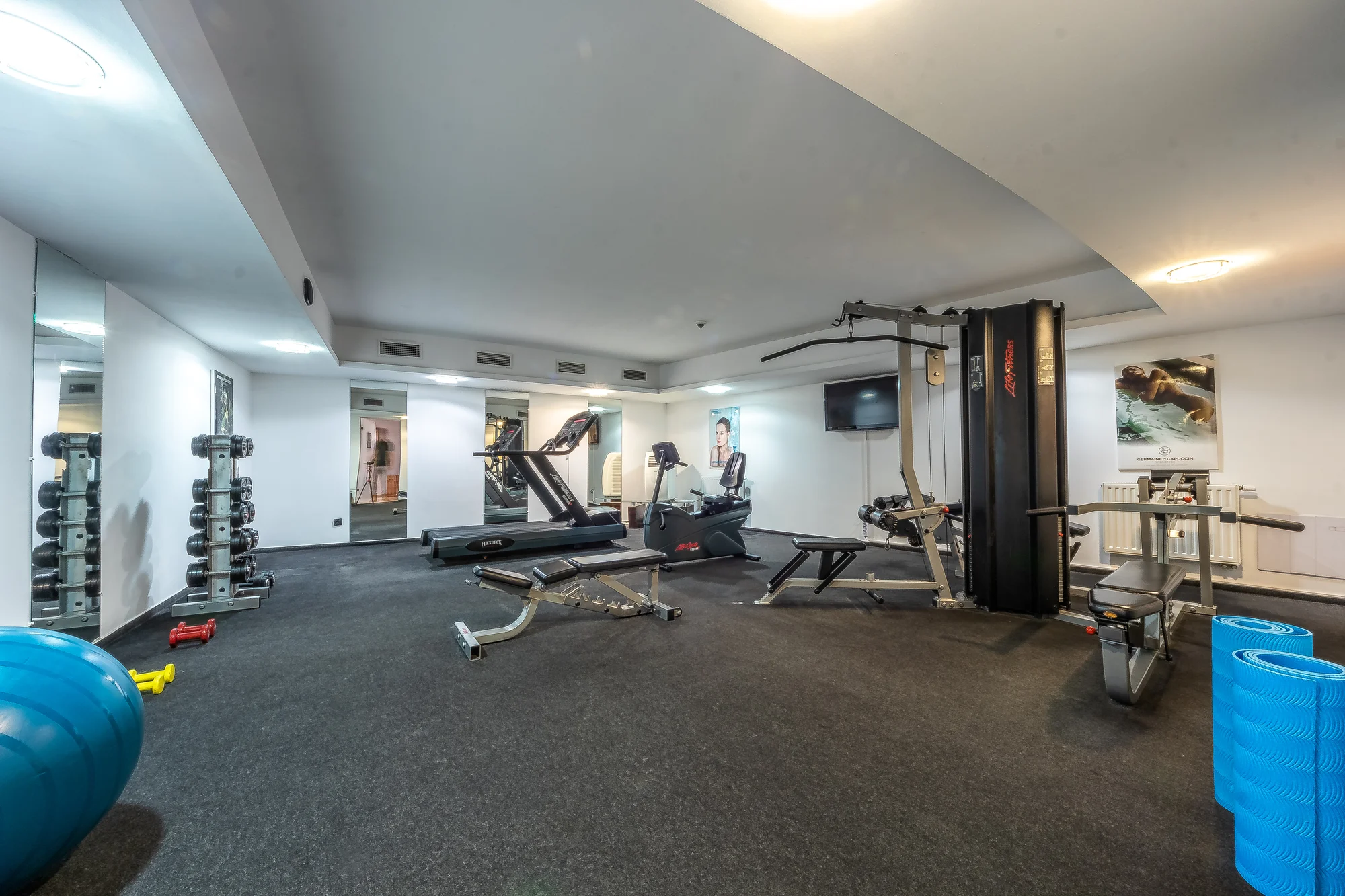 Moderní hotel na břehu Balatonu: polopenze, neomezený wellness i bazény