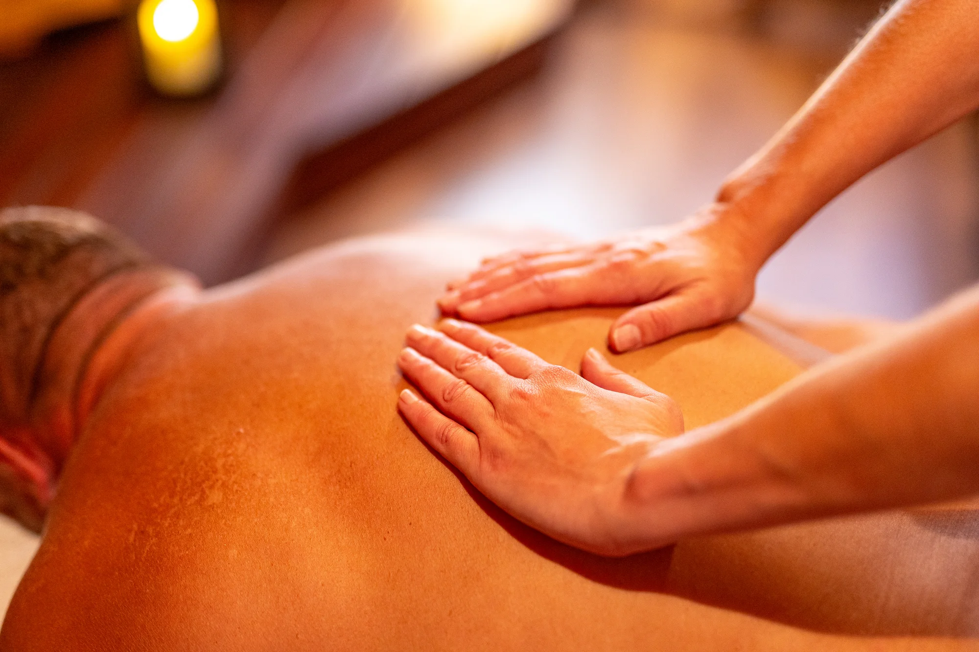 Dokonalý relax: Masáž nohou, lávovými kameny nebo horkým olejem vč. sauny a čaje