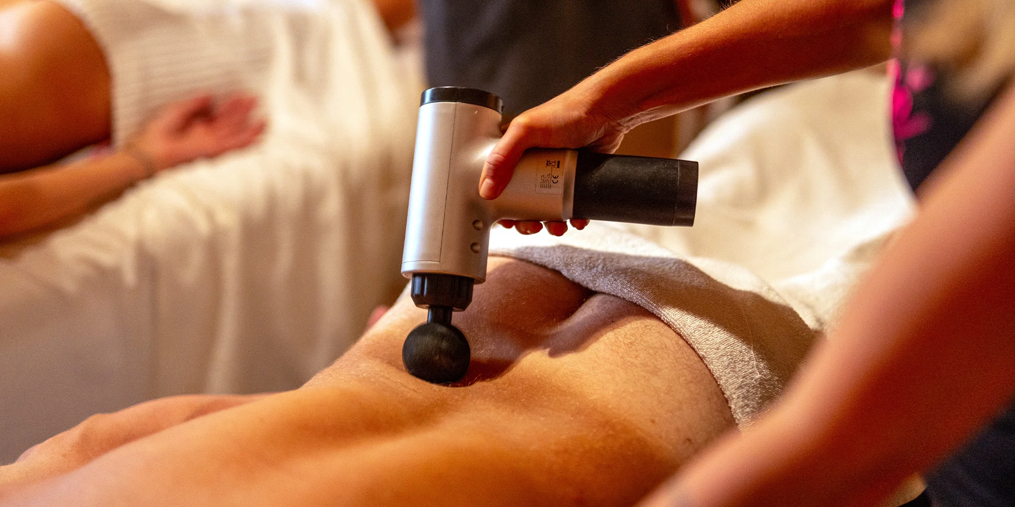 Dokonalý relax: Masáž nohou, lávovými kameny nebo horkým olejem vč. sauny a čaje