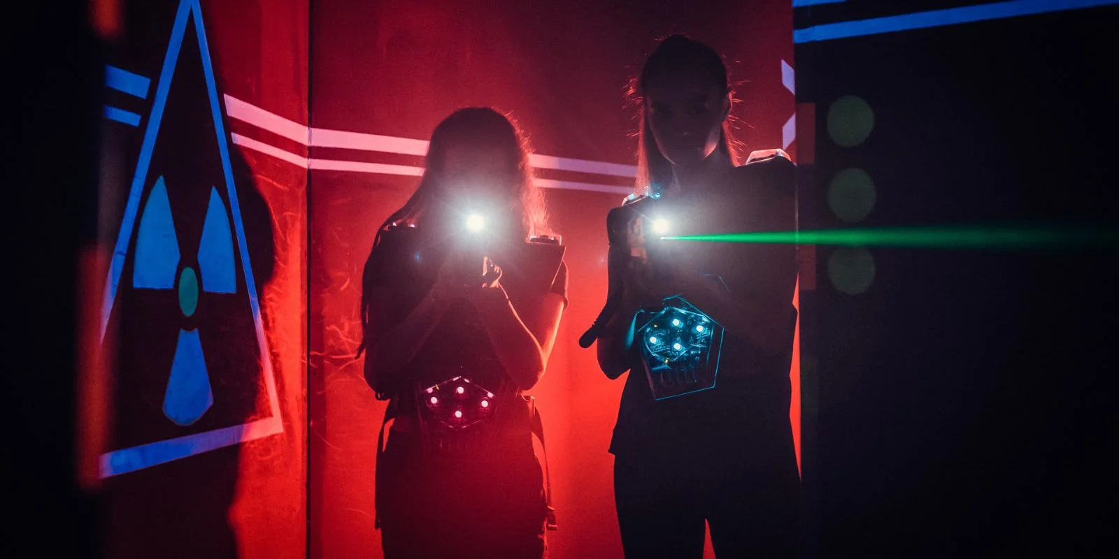 40 min. adrenalinu pro 4 osoby: laser game, laserové bludiště a 9D kino