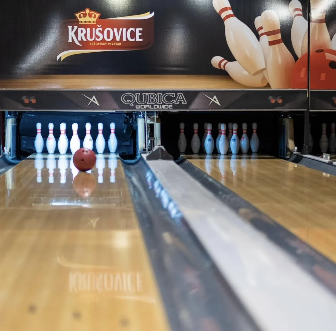 Pronájem bowlingové dráhy na 2 hodiny a tatarák, burger, smažák či quesadilla pro 4 hráče na Ladronce