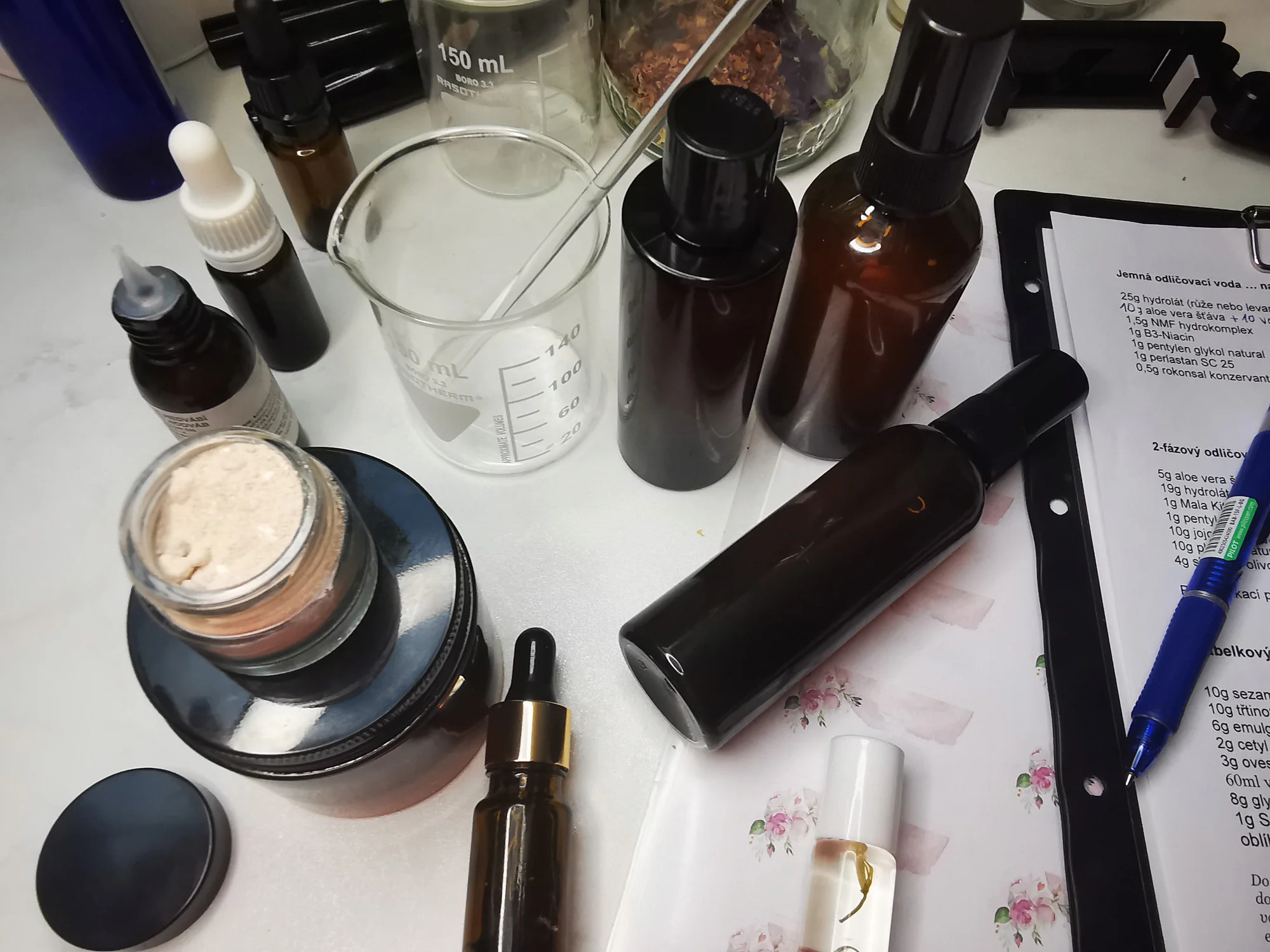 Workshop výroby přírodní kosmetiky: odličovač, peeling, sérum i parfém a mnoho dalšího