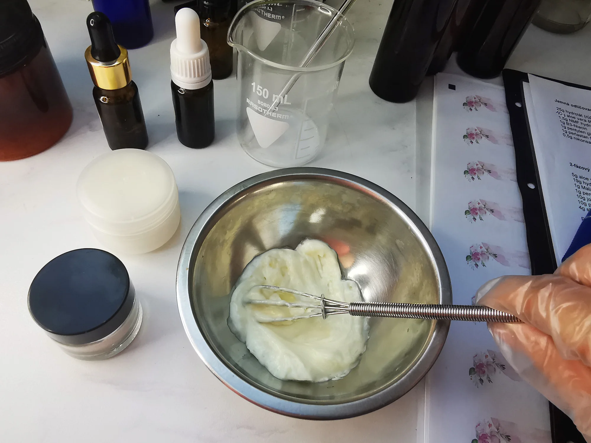 Workshop výroby přírodní kosmetiky: odličovač, peeling, sérum i parfém a mnoho dalšího