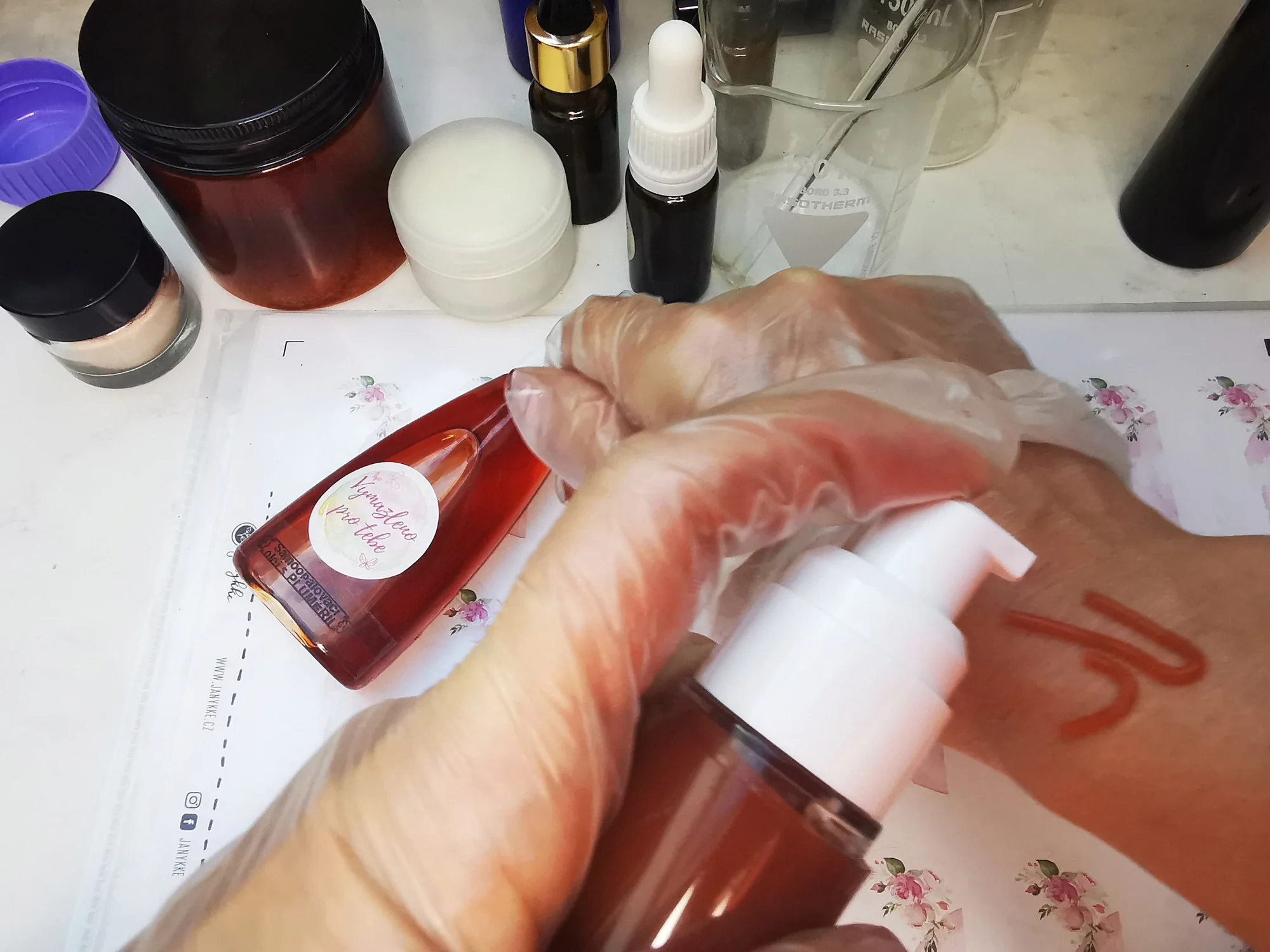 Workshop výroby přírodní kosmetiky: odličovač, peeling, sérum i parfém a mnoho dalšího