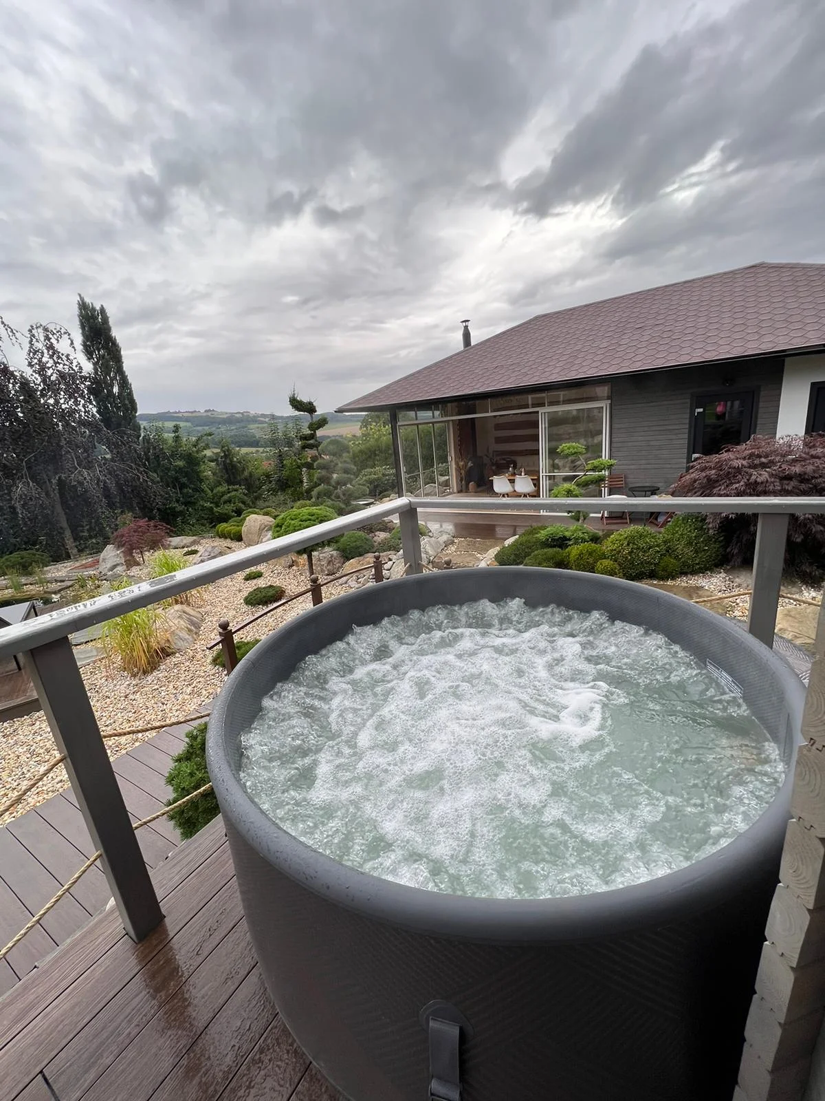Bungalov či suite mezi Luhačovicemi a Vizovicemi: snídaně, neomezeně vířivka i sauna