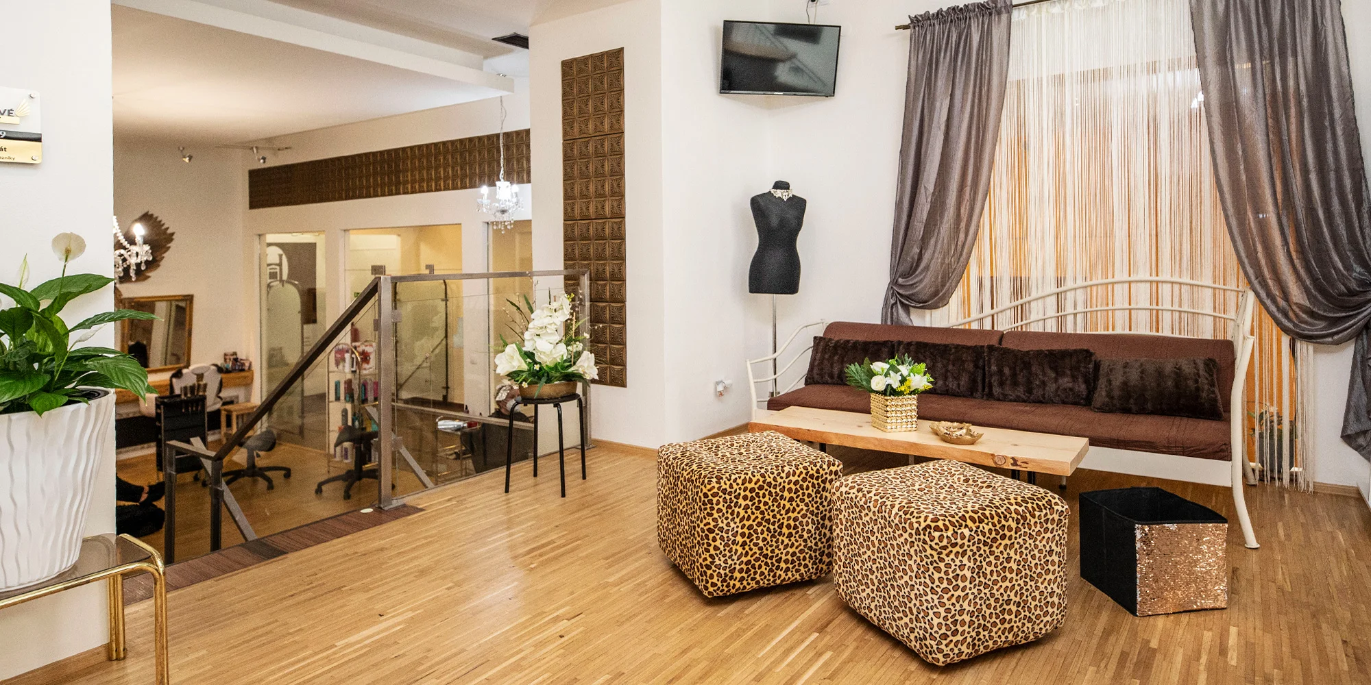 Relaxační balíček: omlazující kosmetické ošetření, profi kadeřnické služby i kolagenový drink