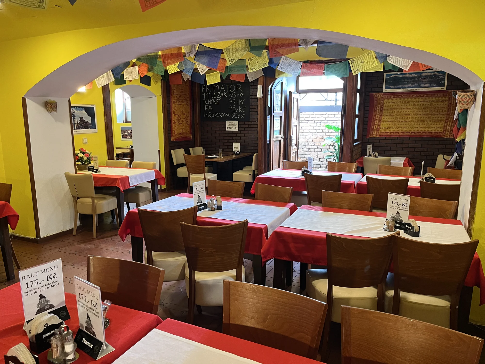 3chodové menu pro 2 osoby v originální nepálské a indické restauraci