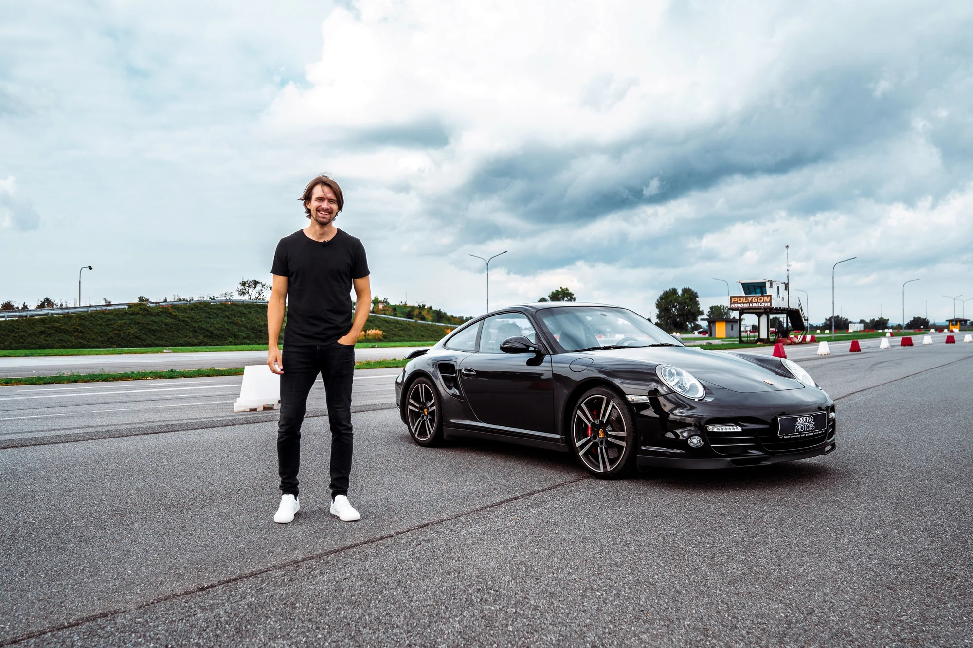 Jízda ve Ferrari, Lamborghini, Porsche, Chevroletu, Nissanu i speed taxi a na závodním simulátoru ve virtuální realitě
