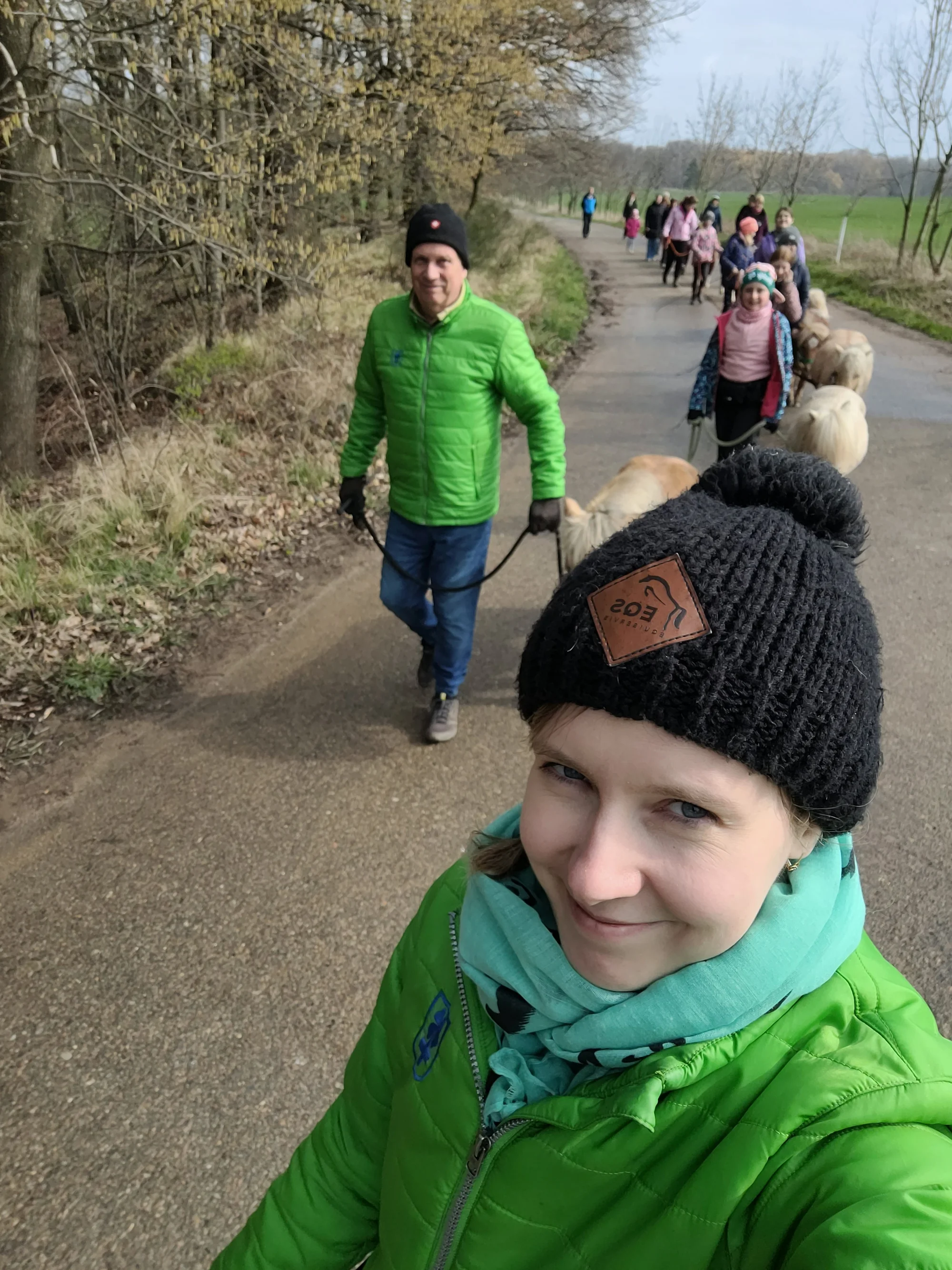 Odpoledne s minikoněm falabella v Pošembeří: čištění a nastrojení, vycházka, pomazlení i mrkvová hostina