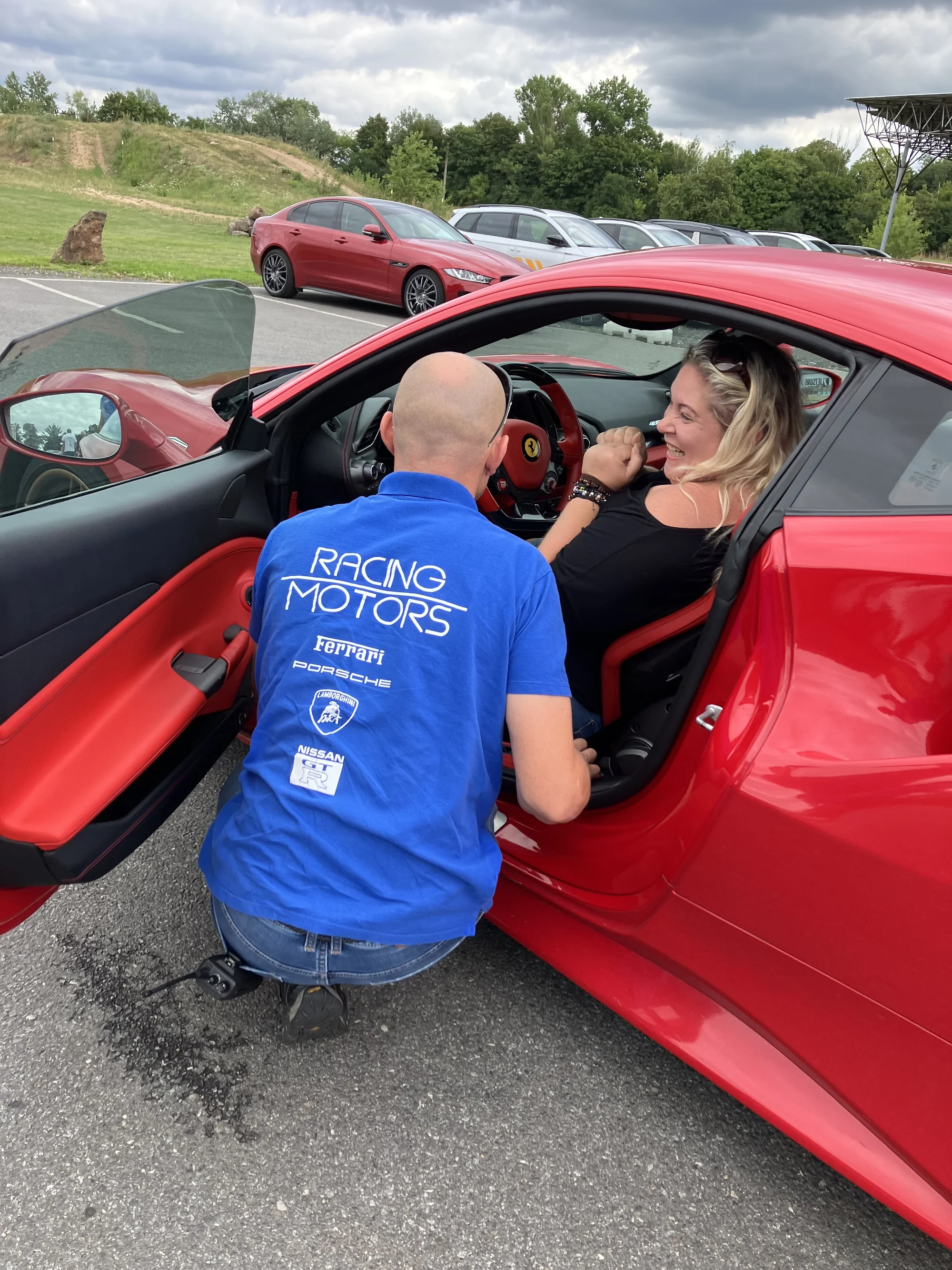 Jízda ve Ferrari, Lamborghini, Porsche, Chevroletu, Nissanu i speed taxi a na závodním simulátoru ve virtuální realitě