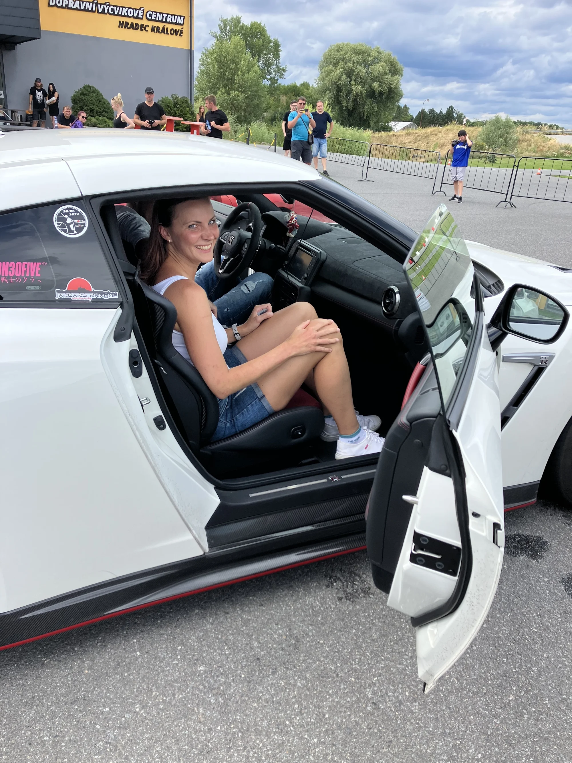 Jízda ve Ferrari, Lamborghini, Porsche, Chevroletu, Nissanu i speed taxi a na závodním simulátoru ve virtuální realitě