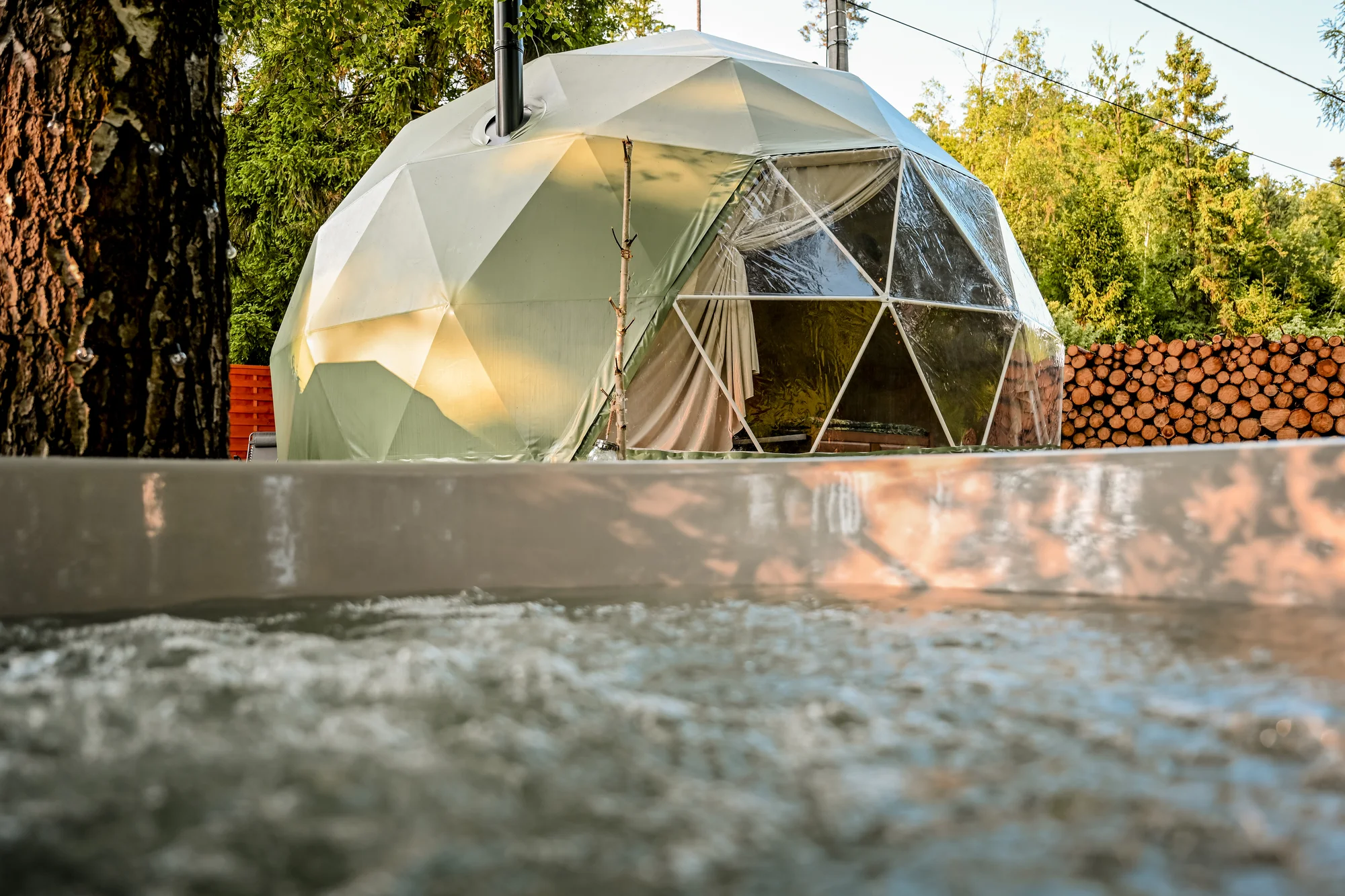 Glamping Meleček: pobyt v glampingovém stanu i wellness v sudové sauně a horkém sudu