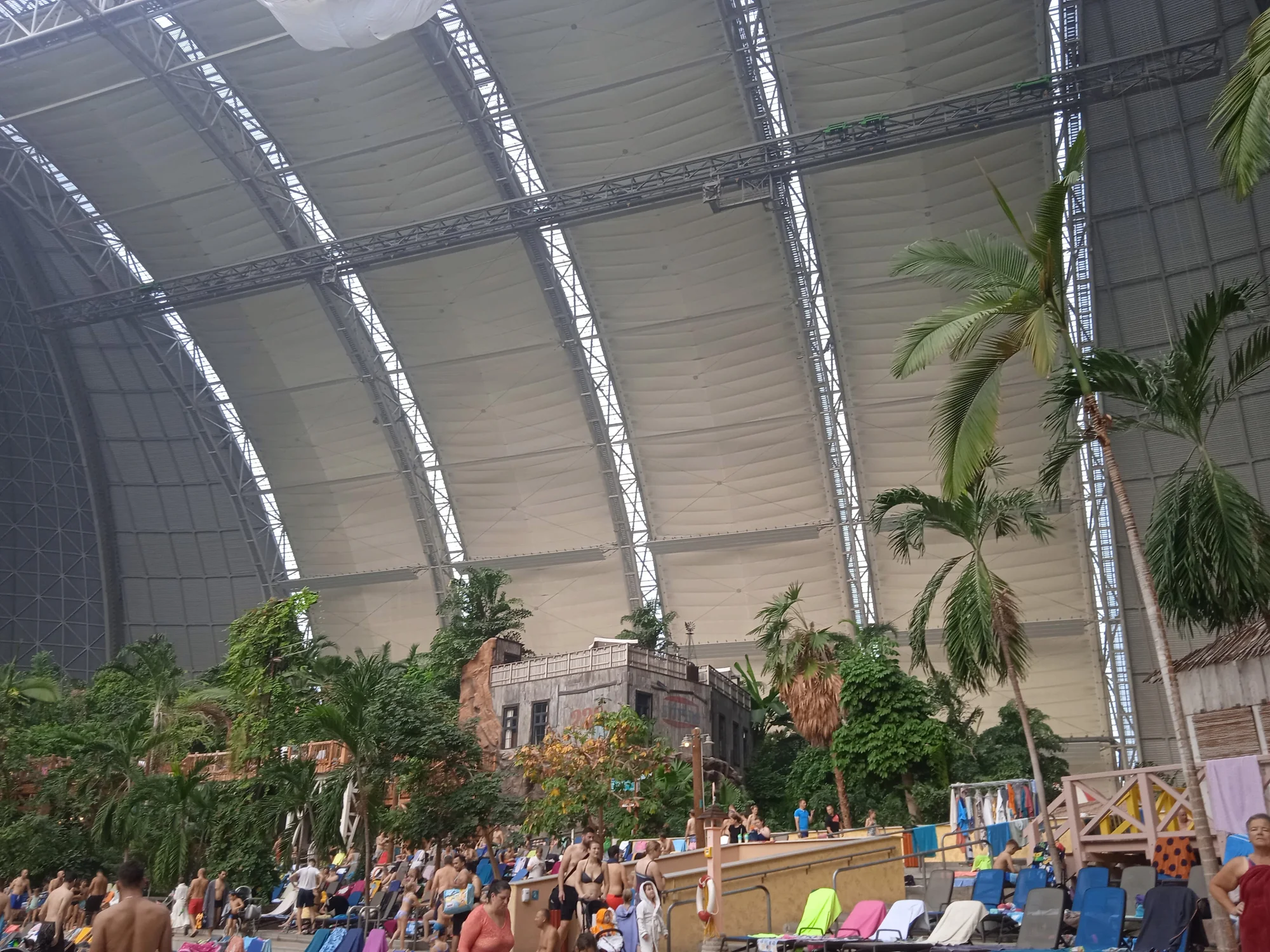 Celodenní vstupné pro děti i dospělé do vodního světa Tropical Islands v Německu