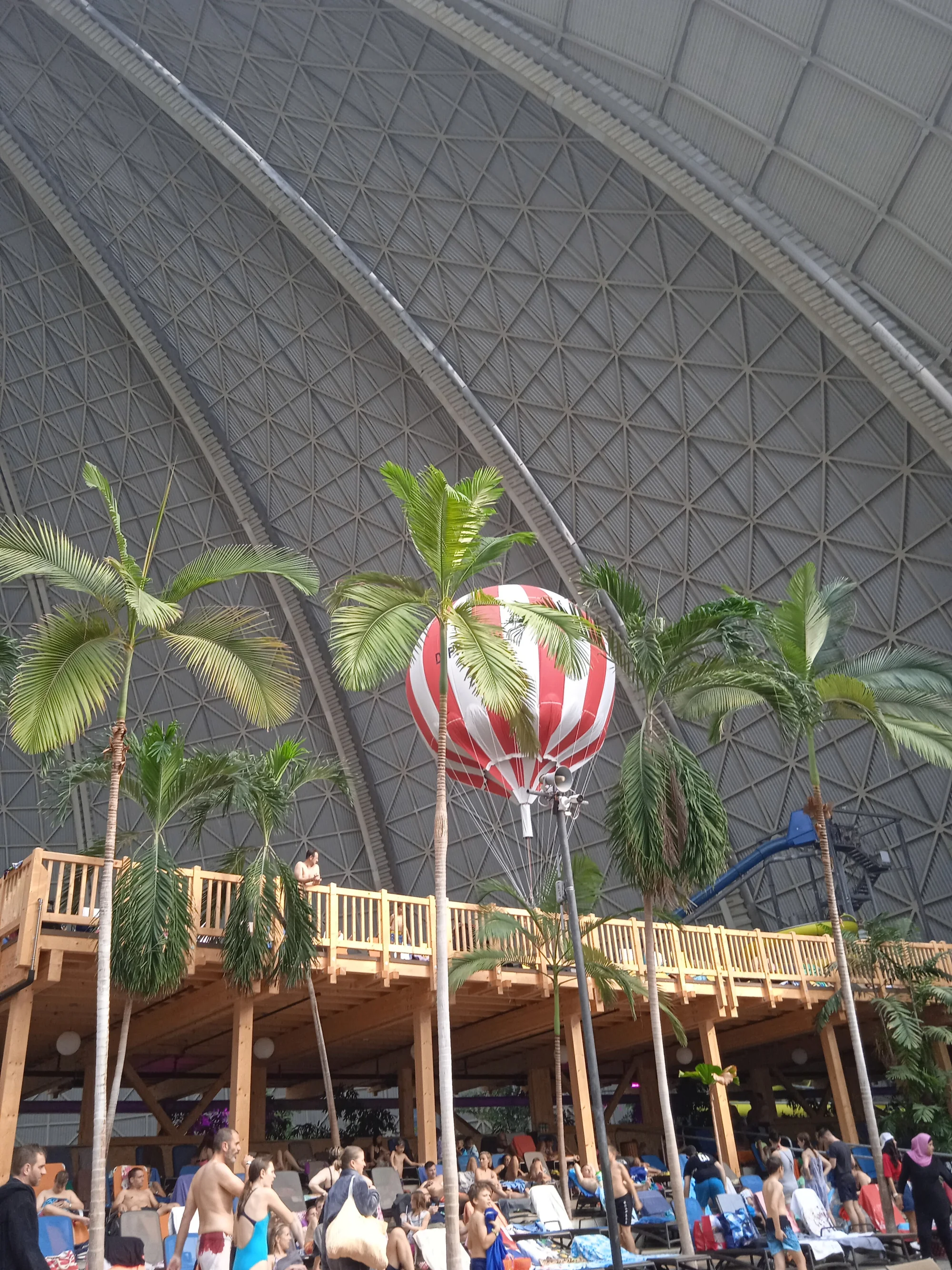 Celodenní vstupné pro děti i dospělé do vodního světa Tropical Islands v Německu