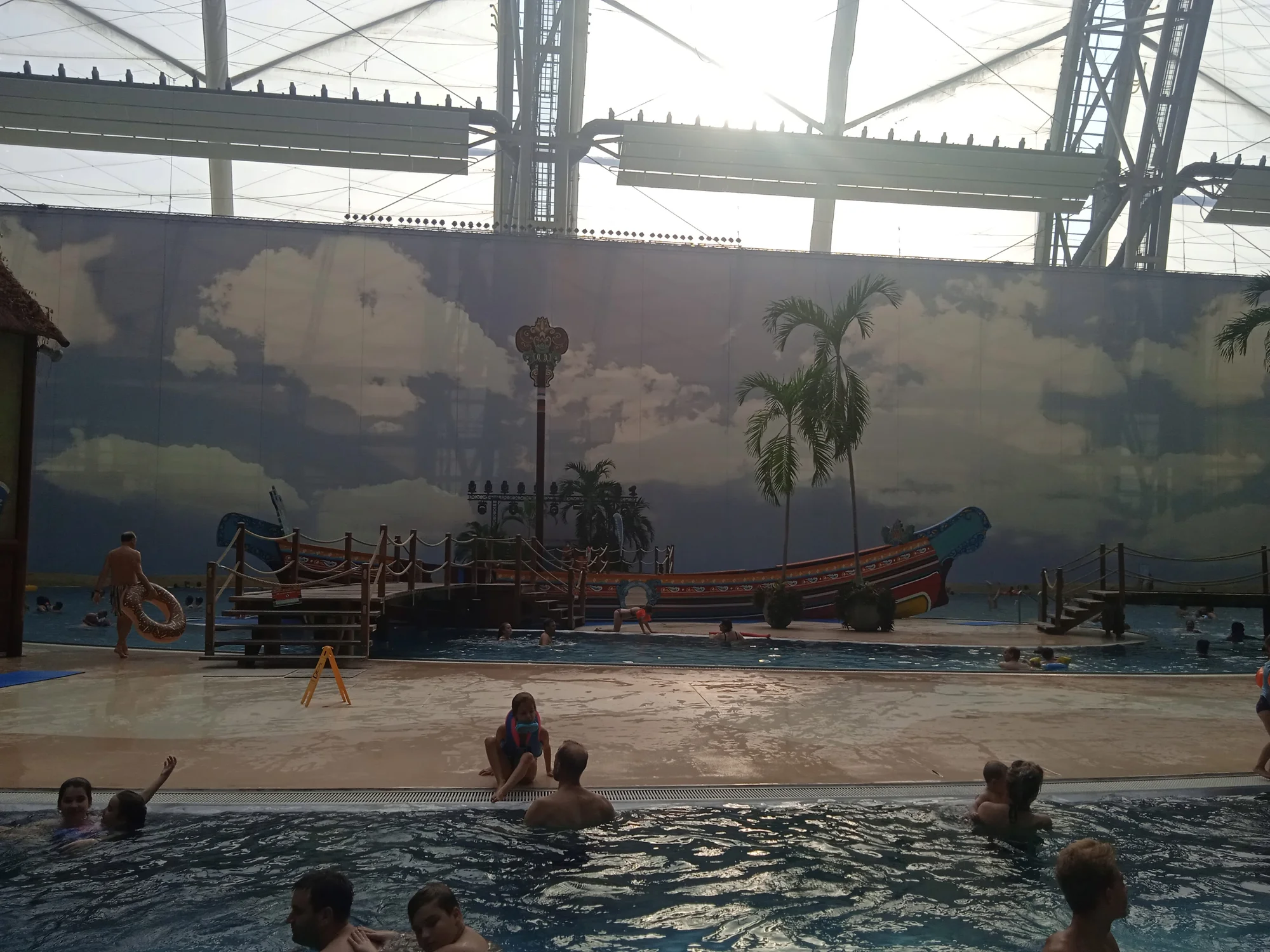 Celodenní vstupné pro děti i dospělé do vodního světa Tropical Islands v Německu