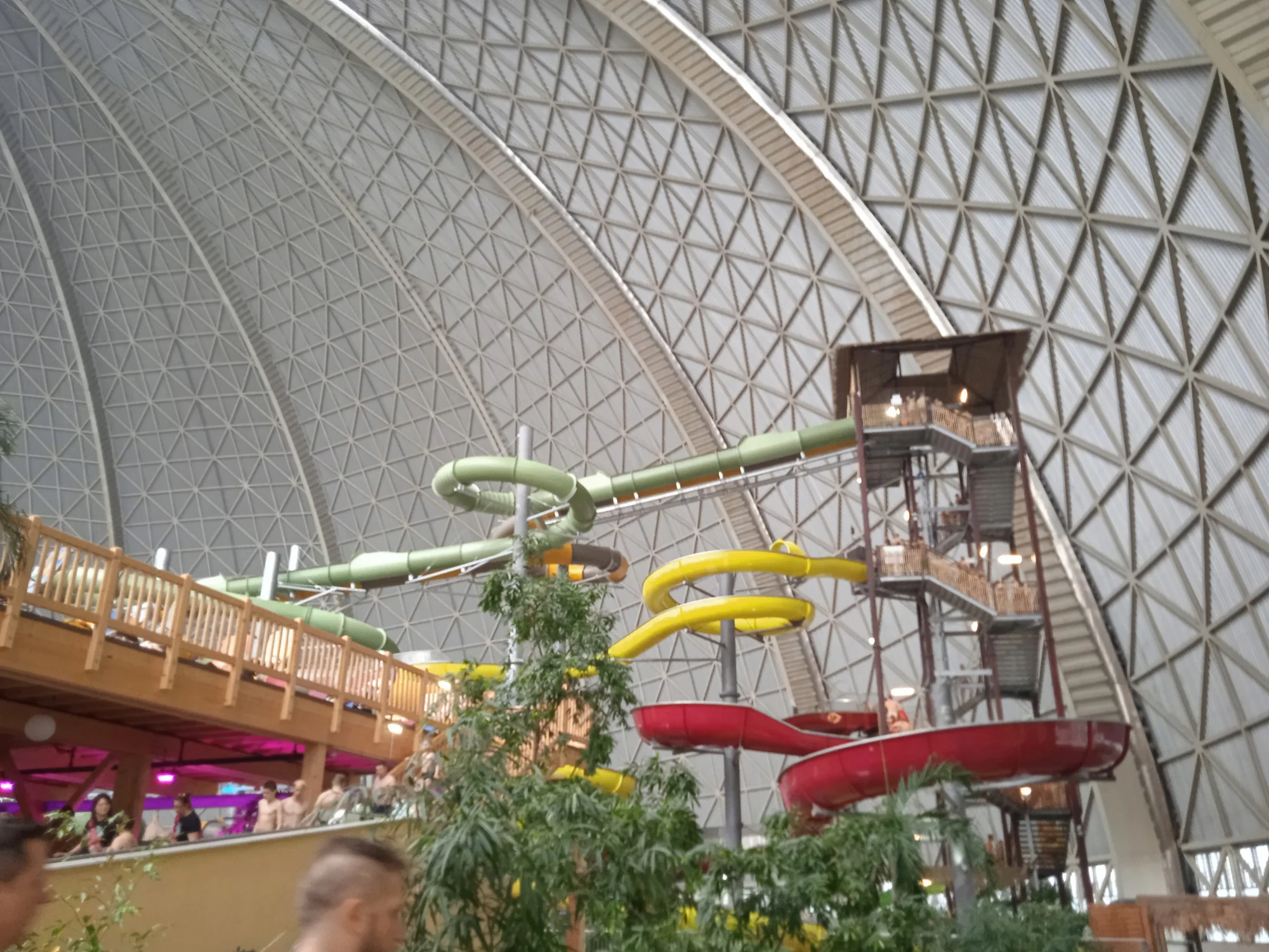 Celodenní vstupné pro děti i dospělé do vodního světa Tropical Islands v Německu