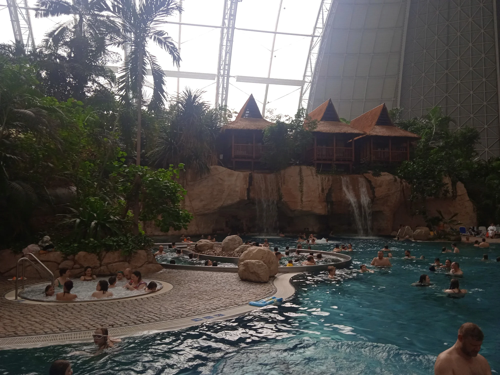 Celodenní vstupné pro děti i dospělé do vodního světa Tropical Islands v Německu