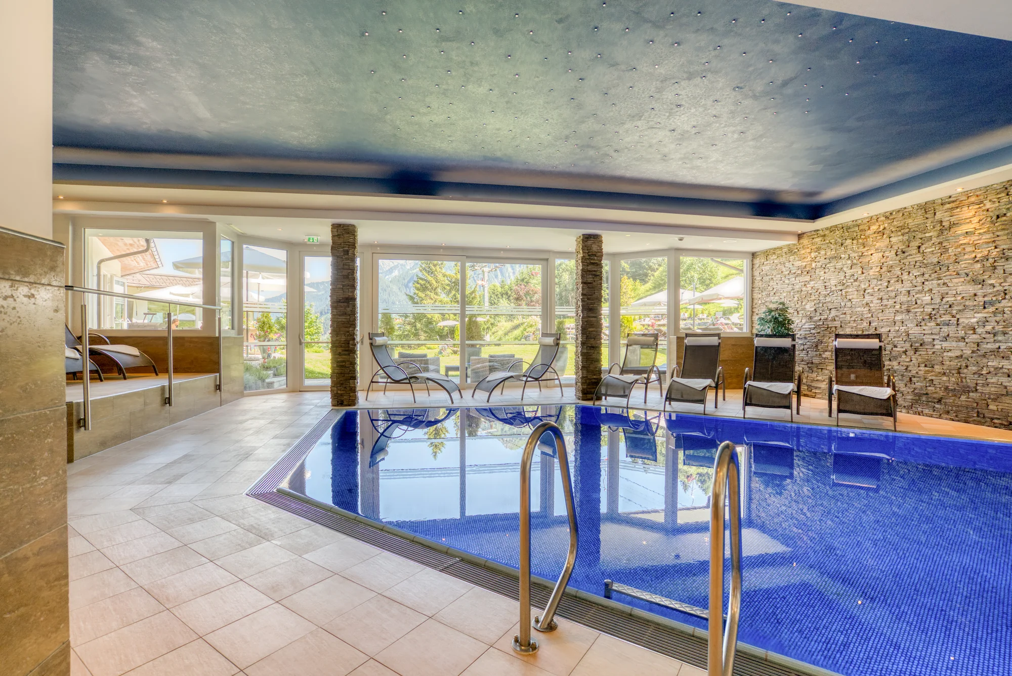 Vyhlášené údolí Brandnertal: 4* hotel s polopenzí, neomezený wellness i karta hosta se spoustou slev