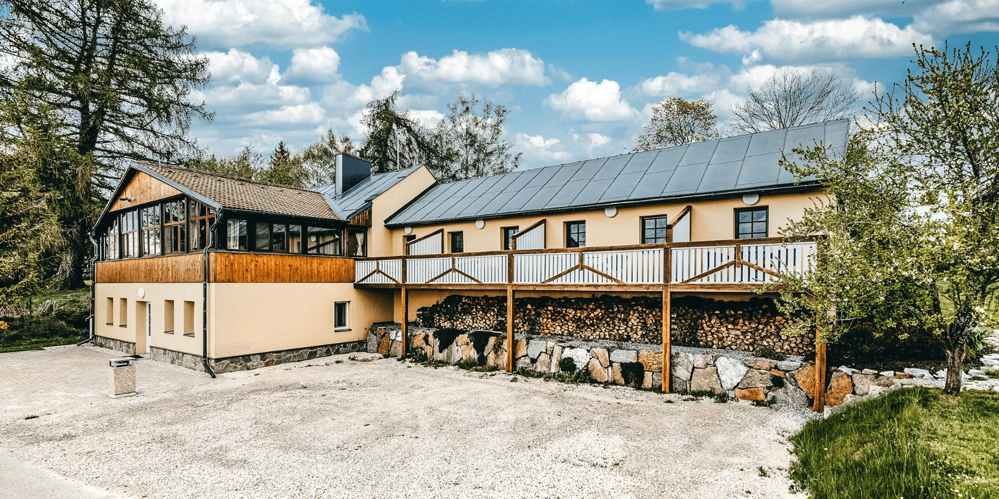 Pobyt ve 4* resortu na Lipně: jídlo i 90minutové nebo neomezené vstupy do moderního wellness