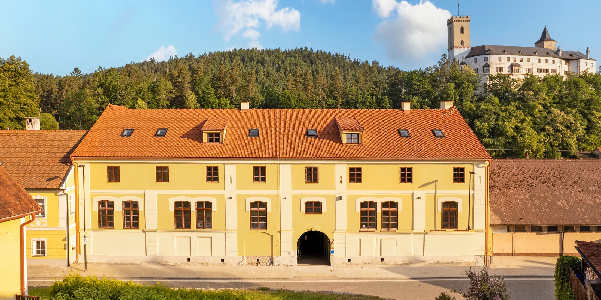 Prohlídka pivovaru Rožmberk, varianty i s ochutnávkou piva a chipsy nebo gulášem